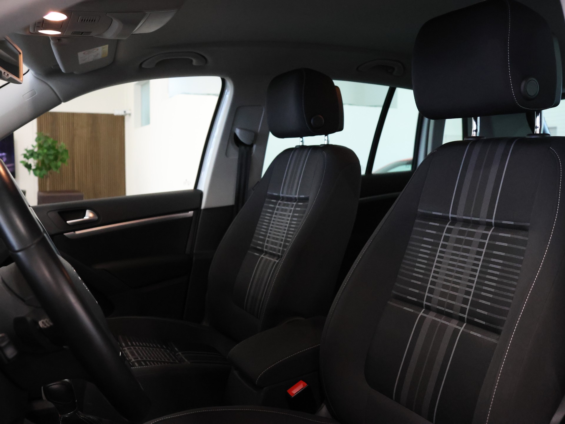 VW Tiguan 2.0 TDI BMT Cup R-Line 4Motion DSG *Rückfahrkamera* *R-Line* *4 Motion Allrad*-image-15