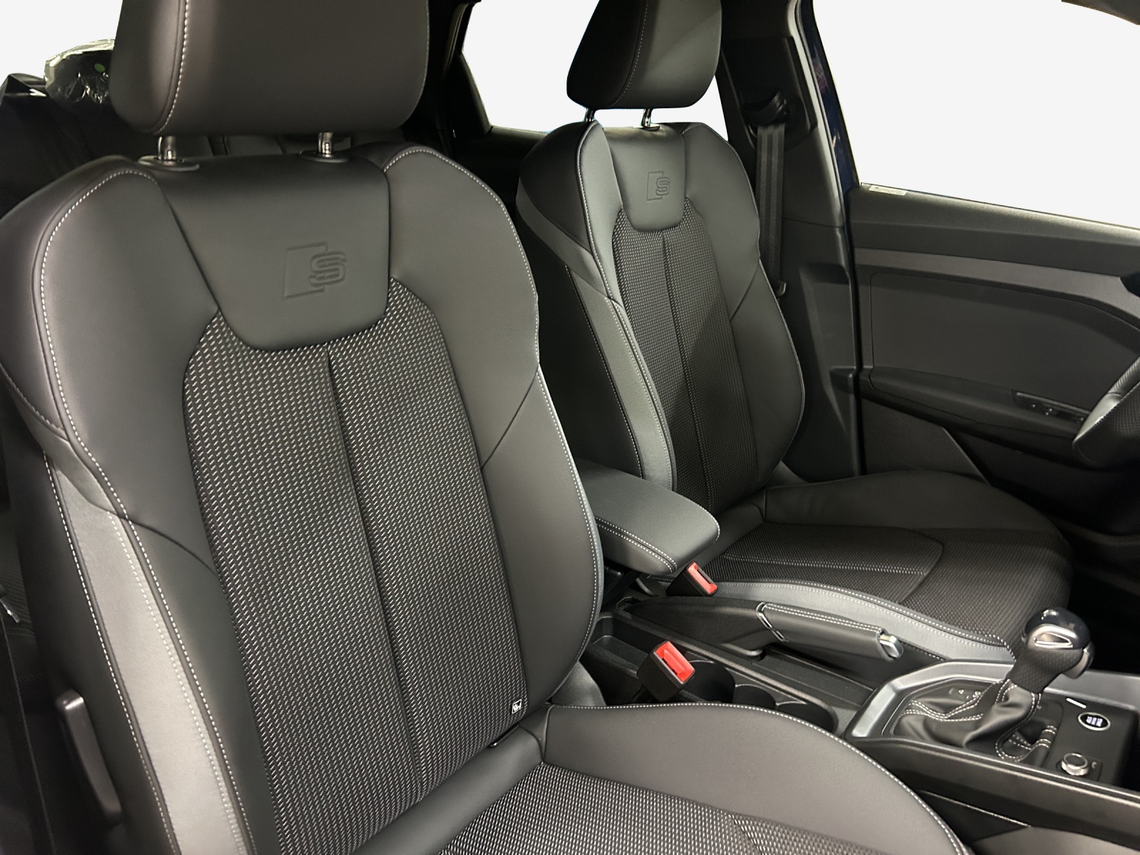 AUDI A1 Sportback 30 TFSI S Line Attraction S-tronic-image-14