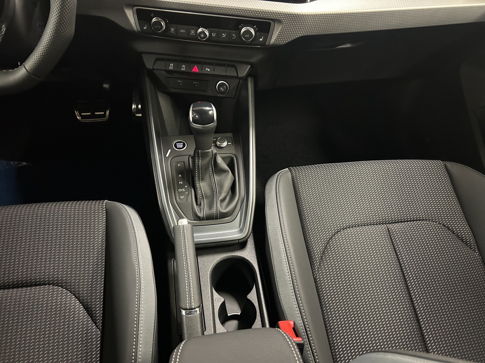 AUDI A1 Sportback 30 TFSI S Line Attraction S-tronic-image-10