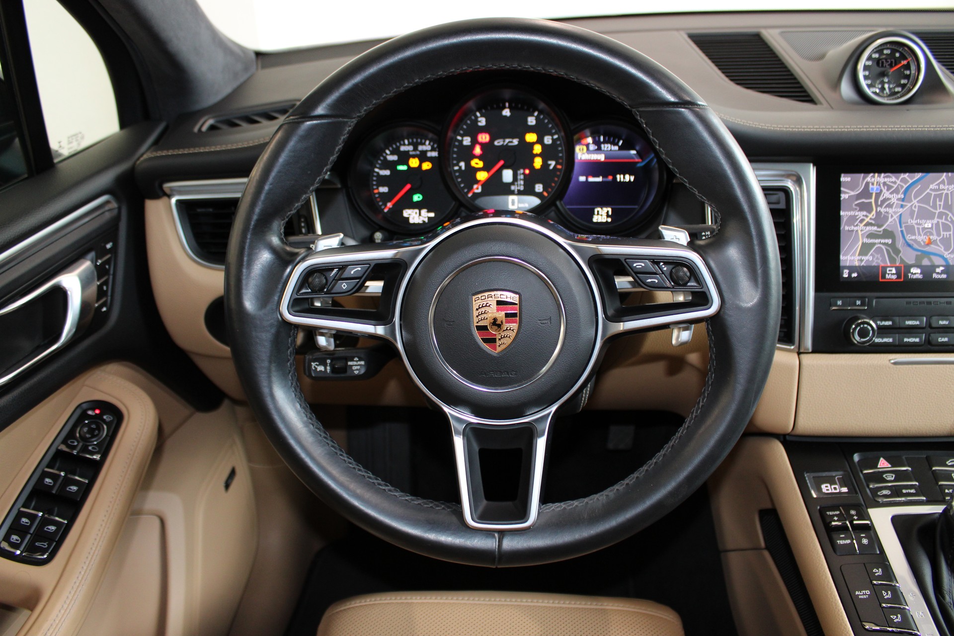 PORSCHE Macan GTS PDK-image-13