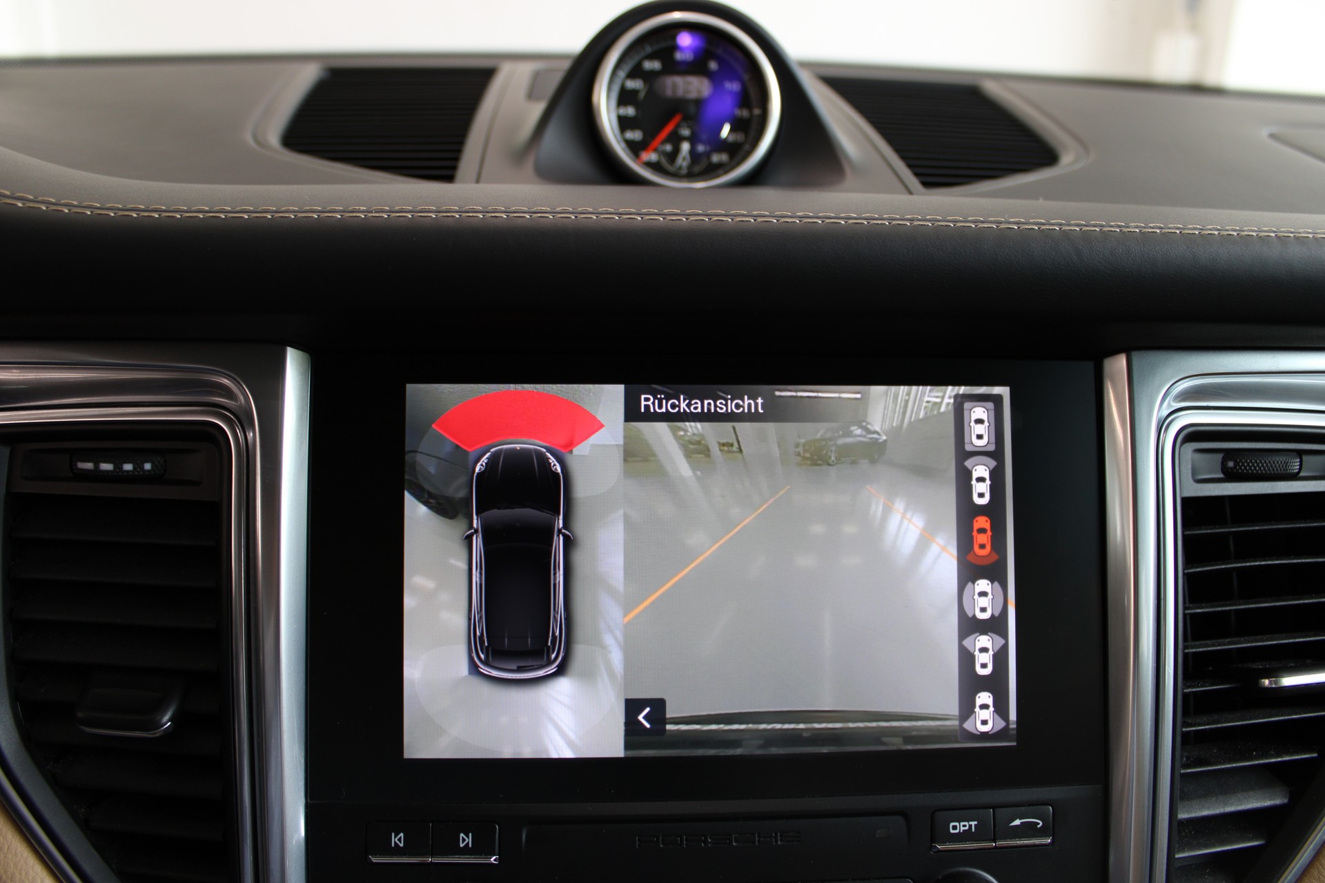 PORSCHE Macan GTS PDK-image-24