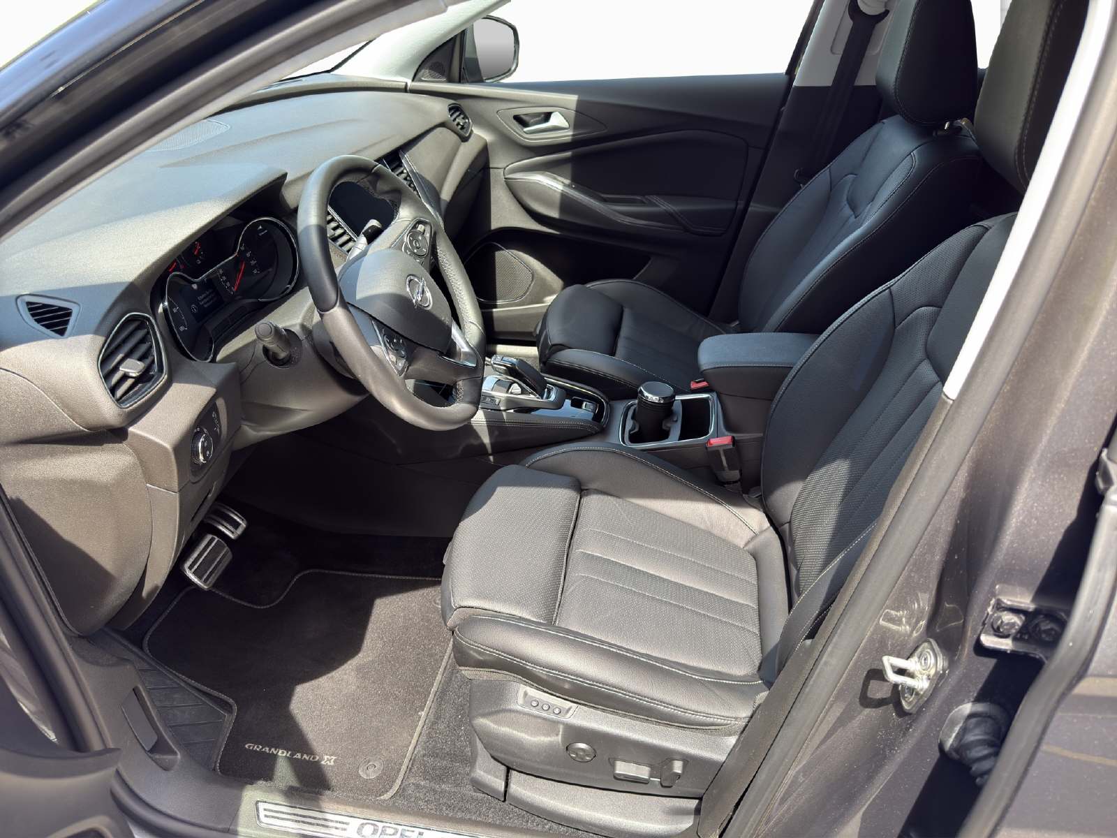 OPEL Grandland X 1.6 T PHEV Ultimate-image-5