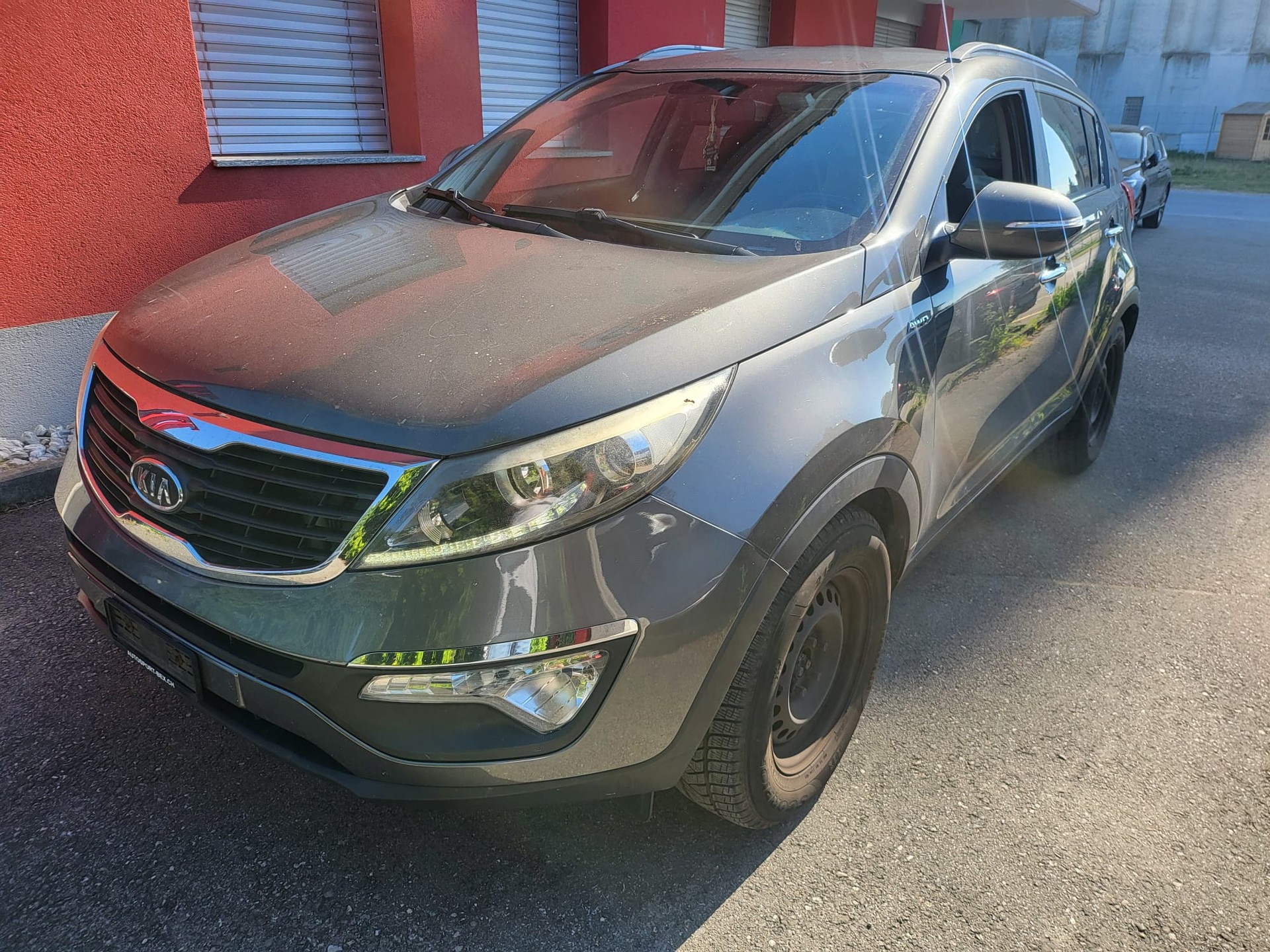 KIA Sportage 2.0 CRDi Trend 4WD Automatic-image-3