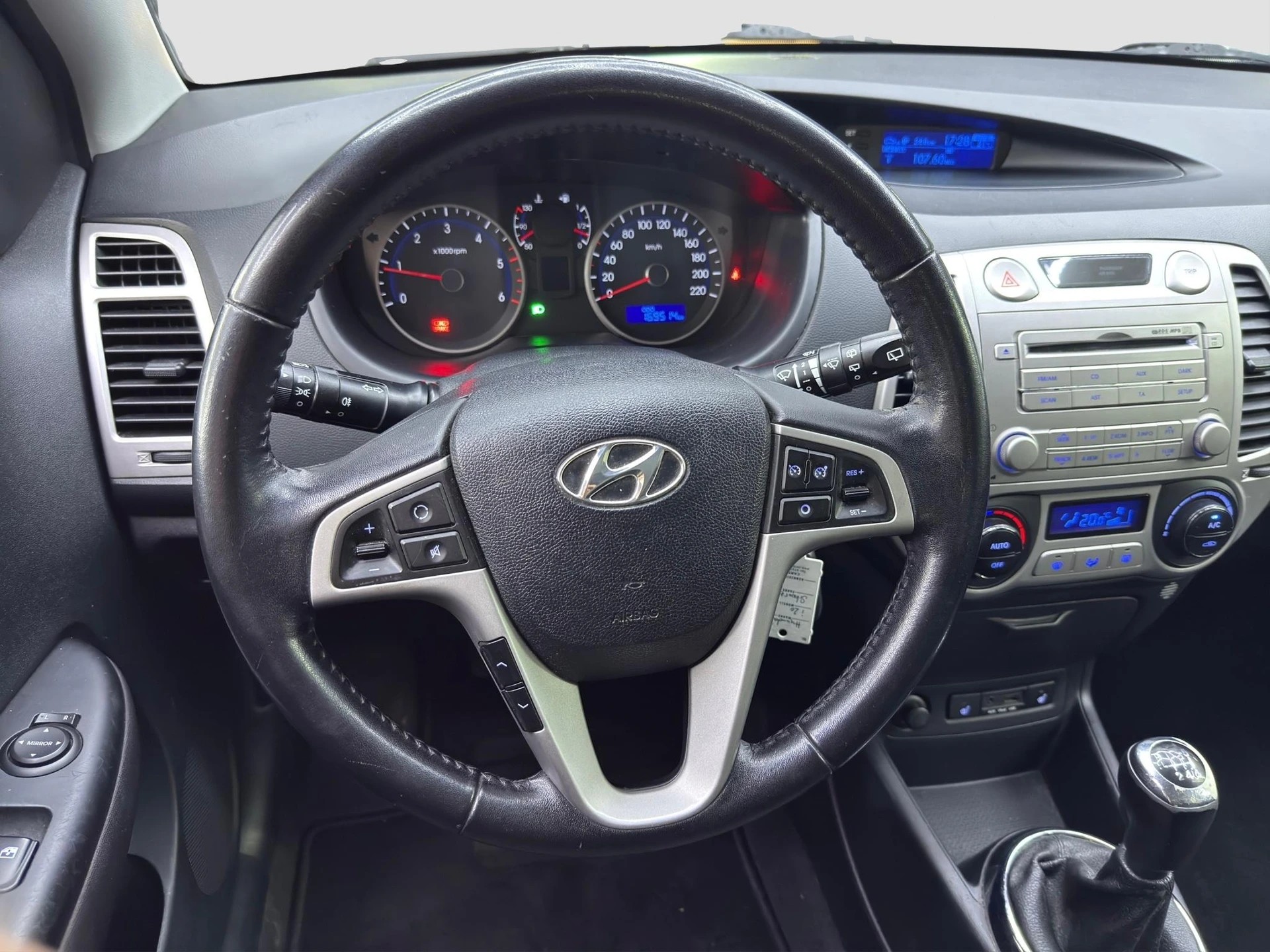 HYUNDAI 1.4 CRDi Style-image-11
