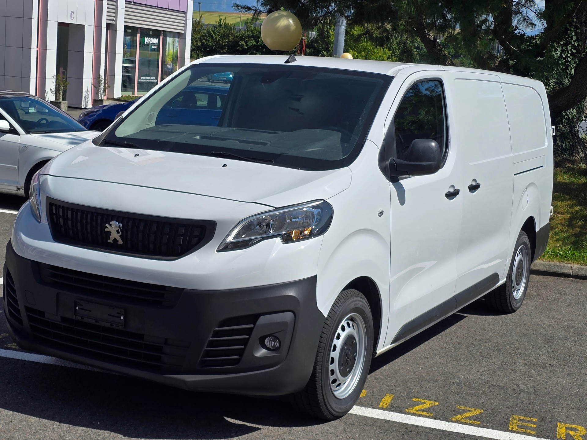 PEUGEOT Expert 2.0 BlueHDi 140 S&S Premium Long EAT8-image-0