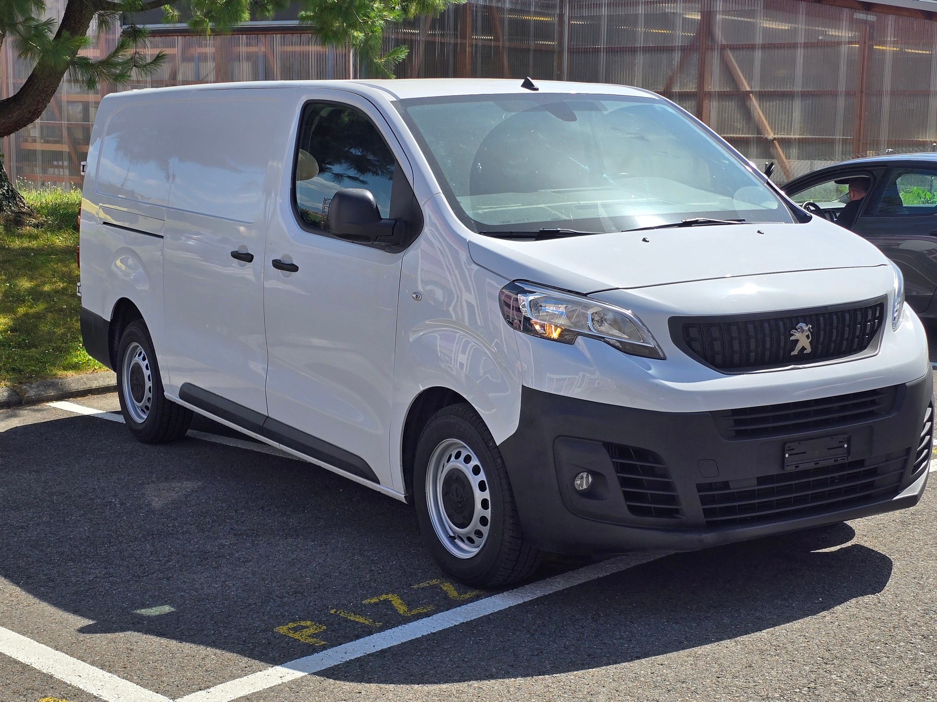 PEUGEOT Expert 2.0 BlueHDi 140 S&S Premium Long EAT8-image-2