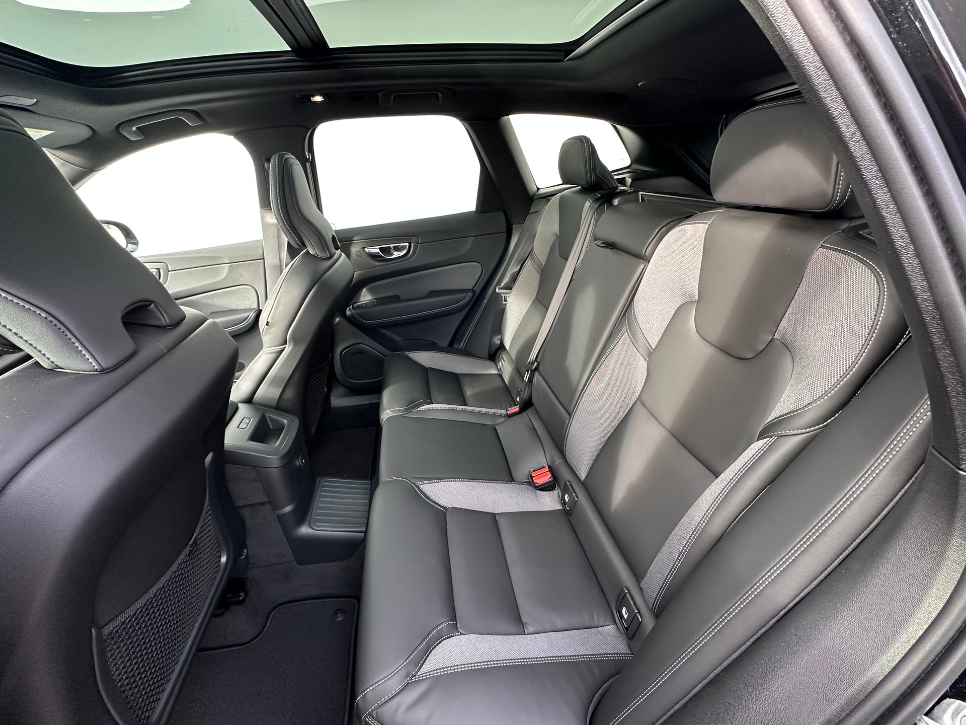 VOLVO XC60 2.0 T8 TE Black Edition eAWD-image-14