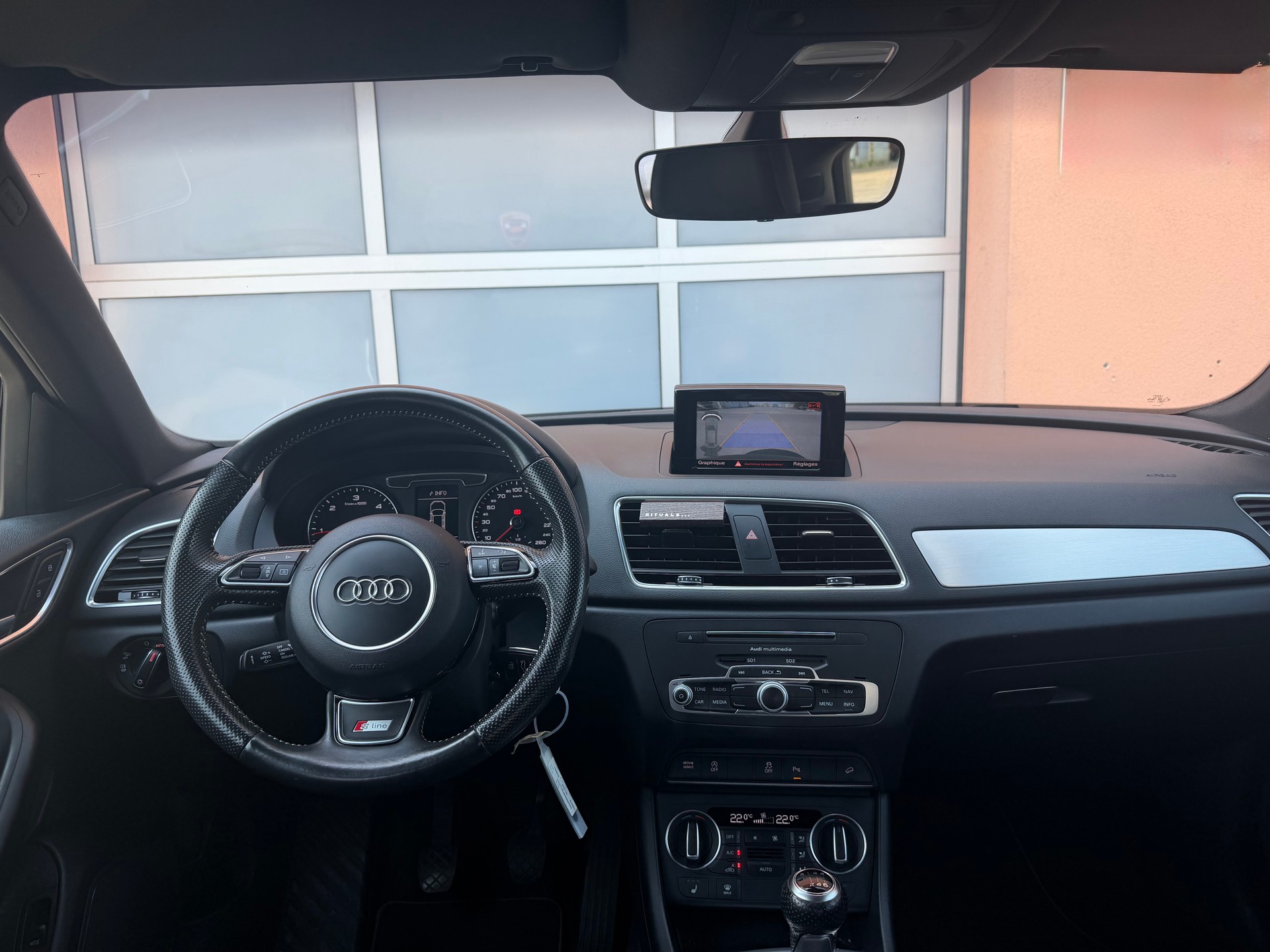 AUDI Q3 2.0 TDI S-Line-image-9