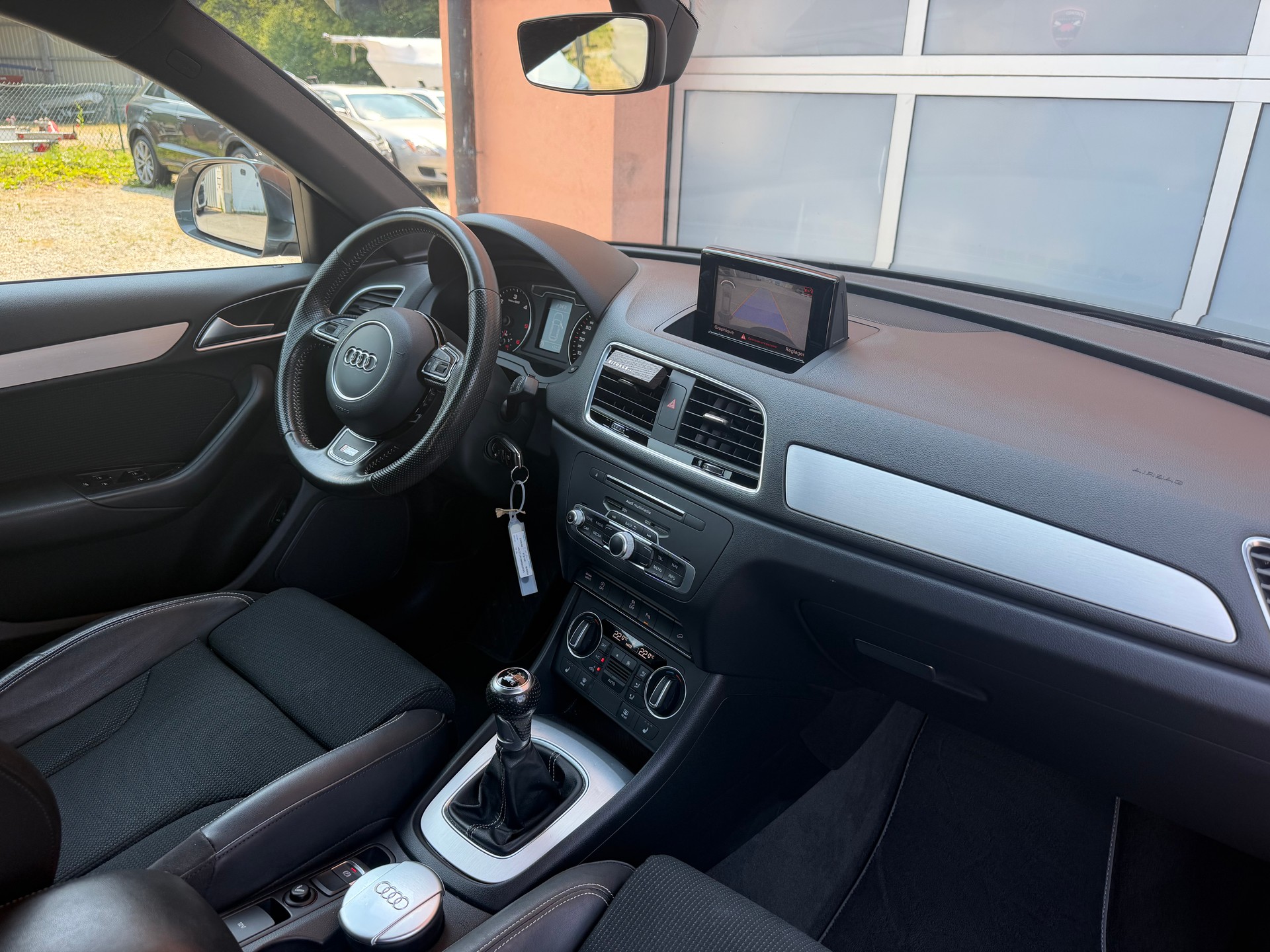 AUDI Q3 2.0 TDI S-Line-image-11