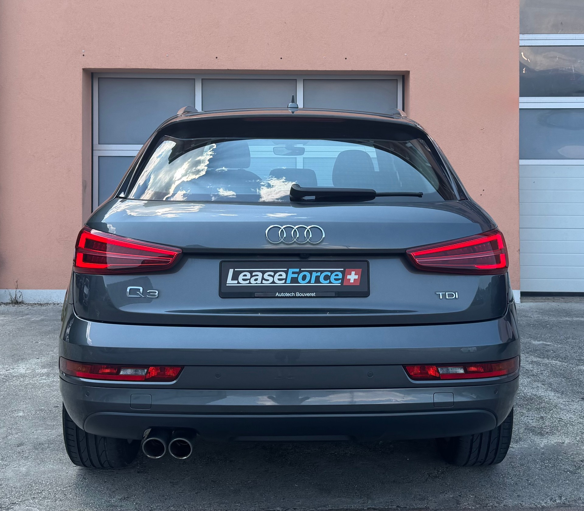 AUDI Q3 2.0 TDI S-Line-image-5