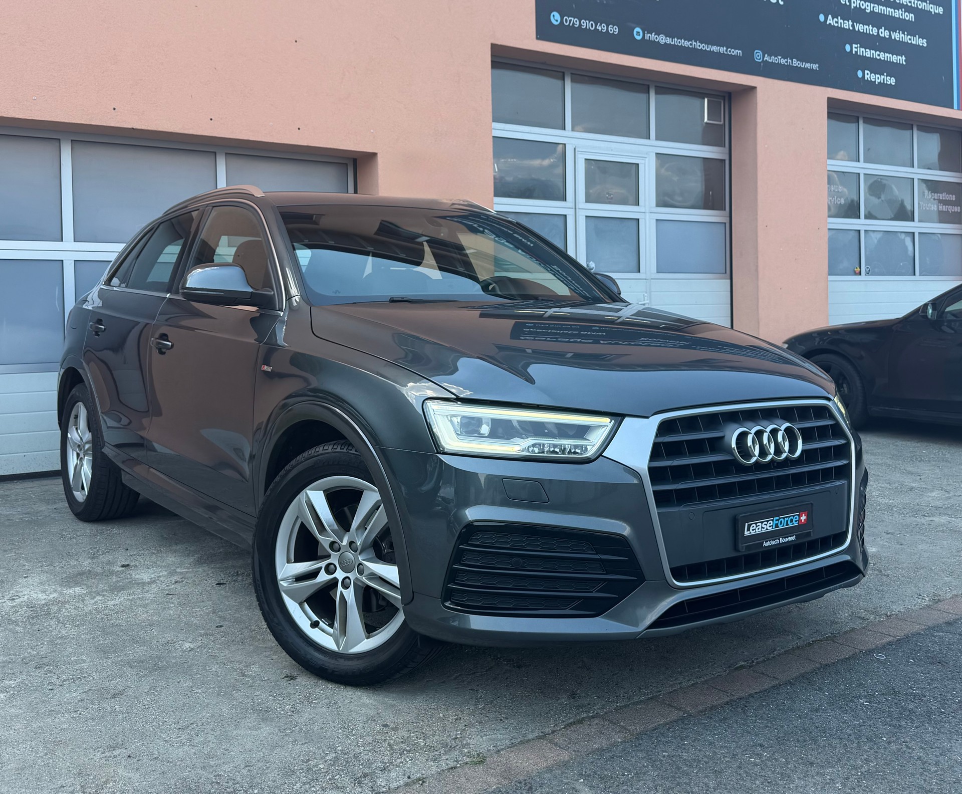 AUDI Q3 2.0 TDI S-Line-image-0