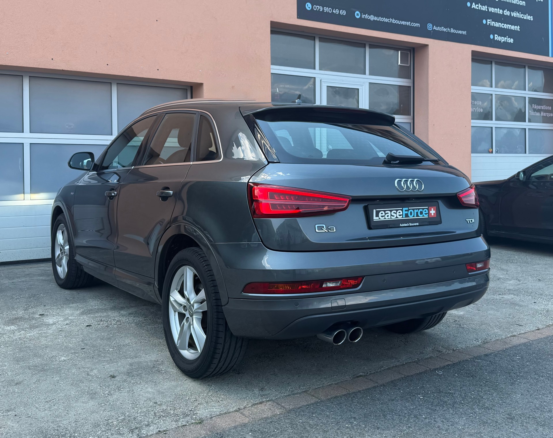 AUDI Q3 2.0 TDI S-Line-image-2