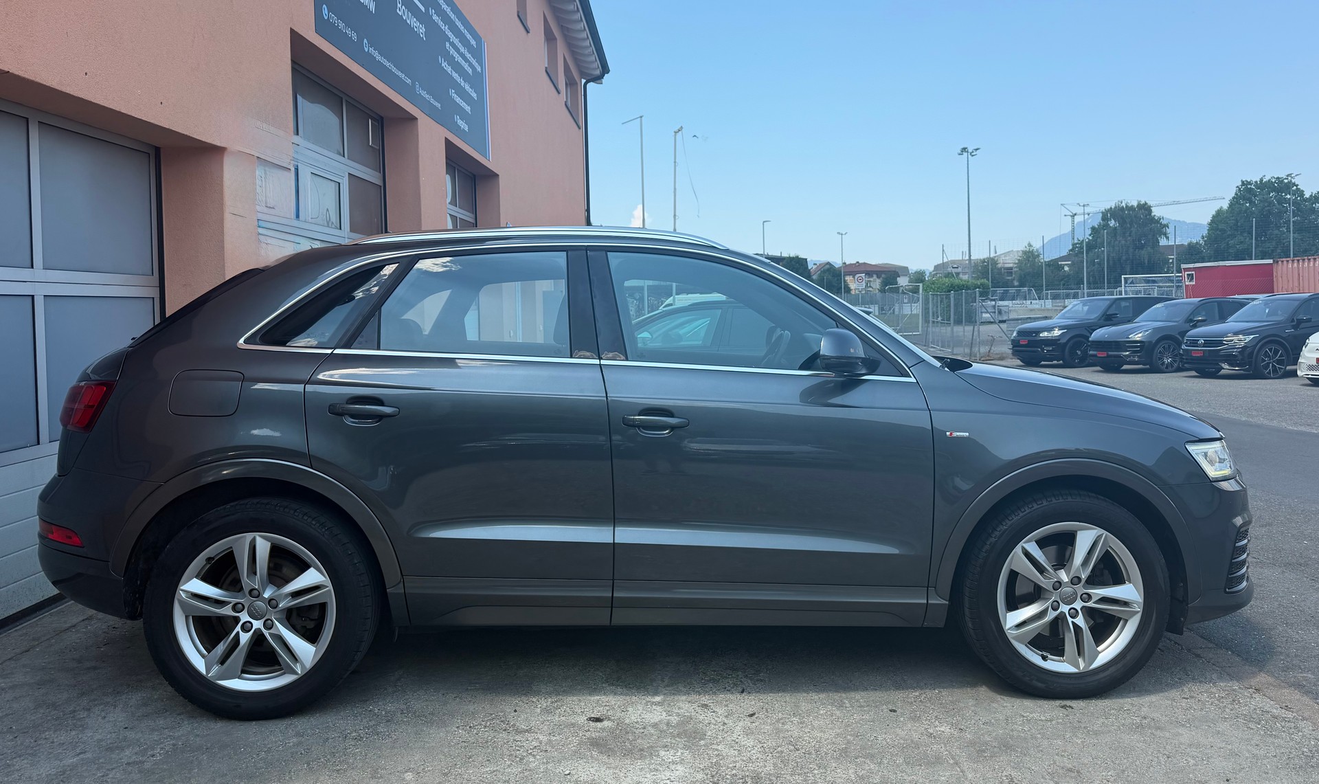 AUDI Q3 2.0 TDI S-Line-image-6