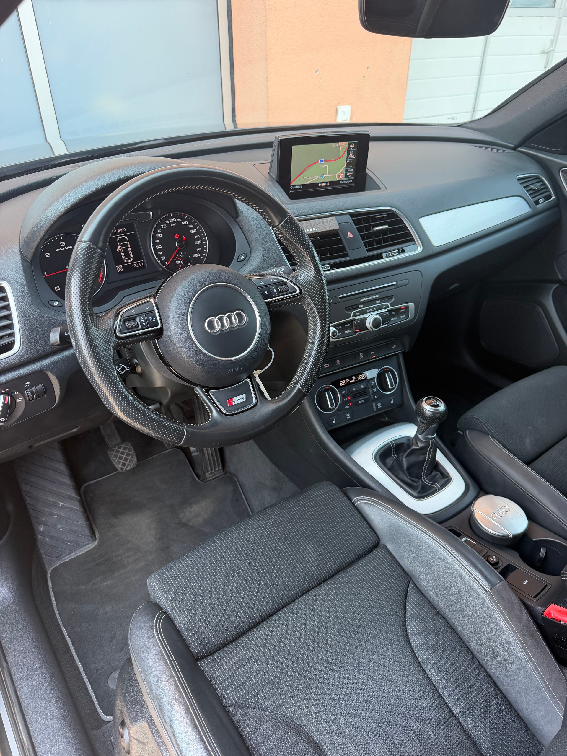 AUDI Q3 2.0 TDI S-Line-image-8