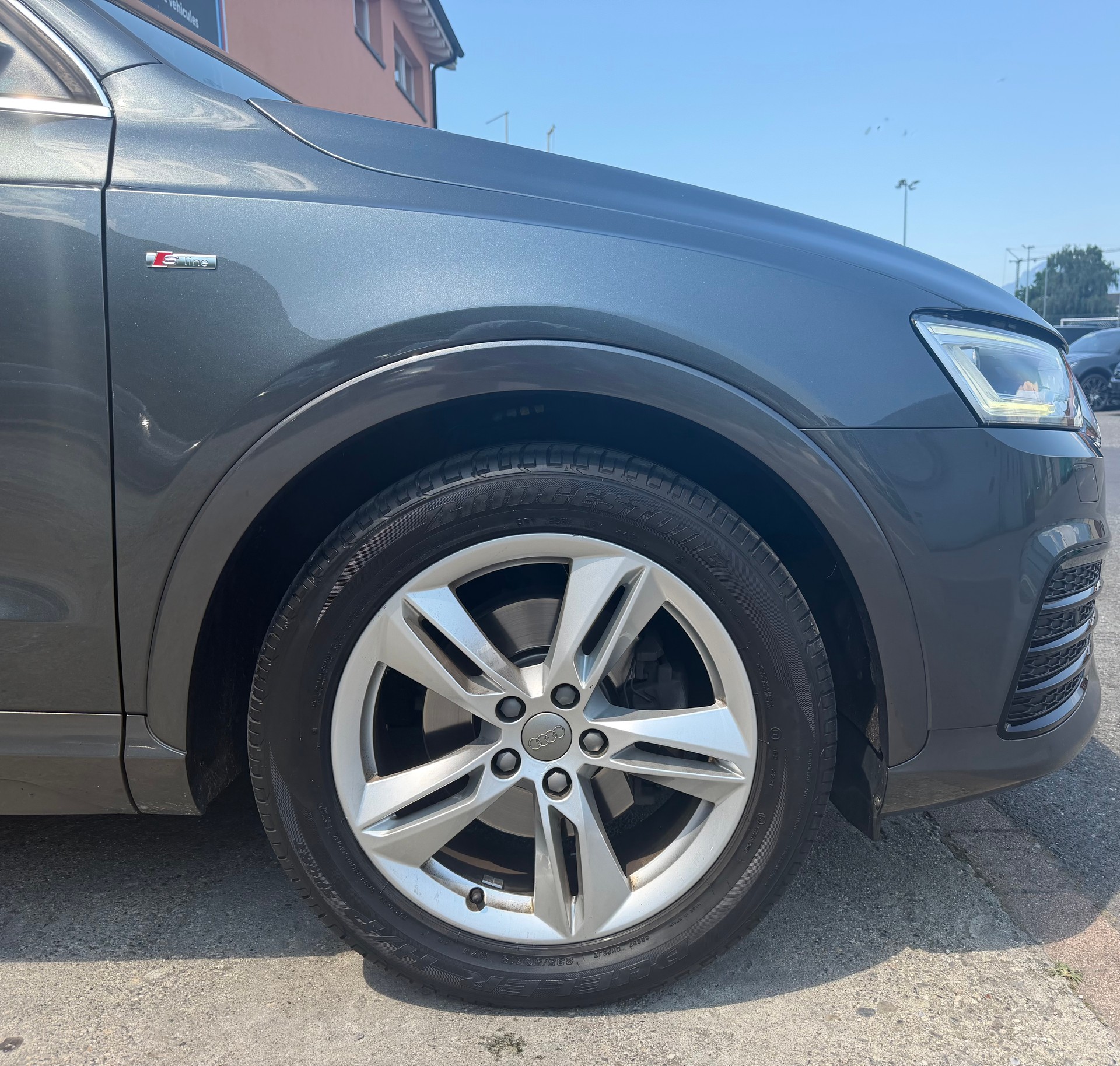 AUDI Q3 2.0 TDI S-Line-image-7
