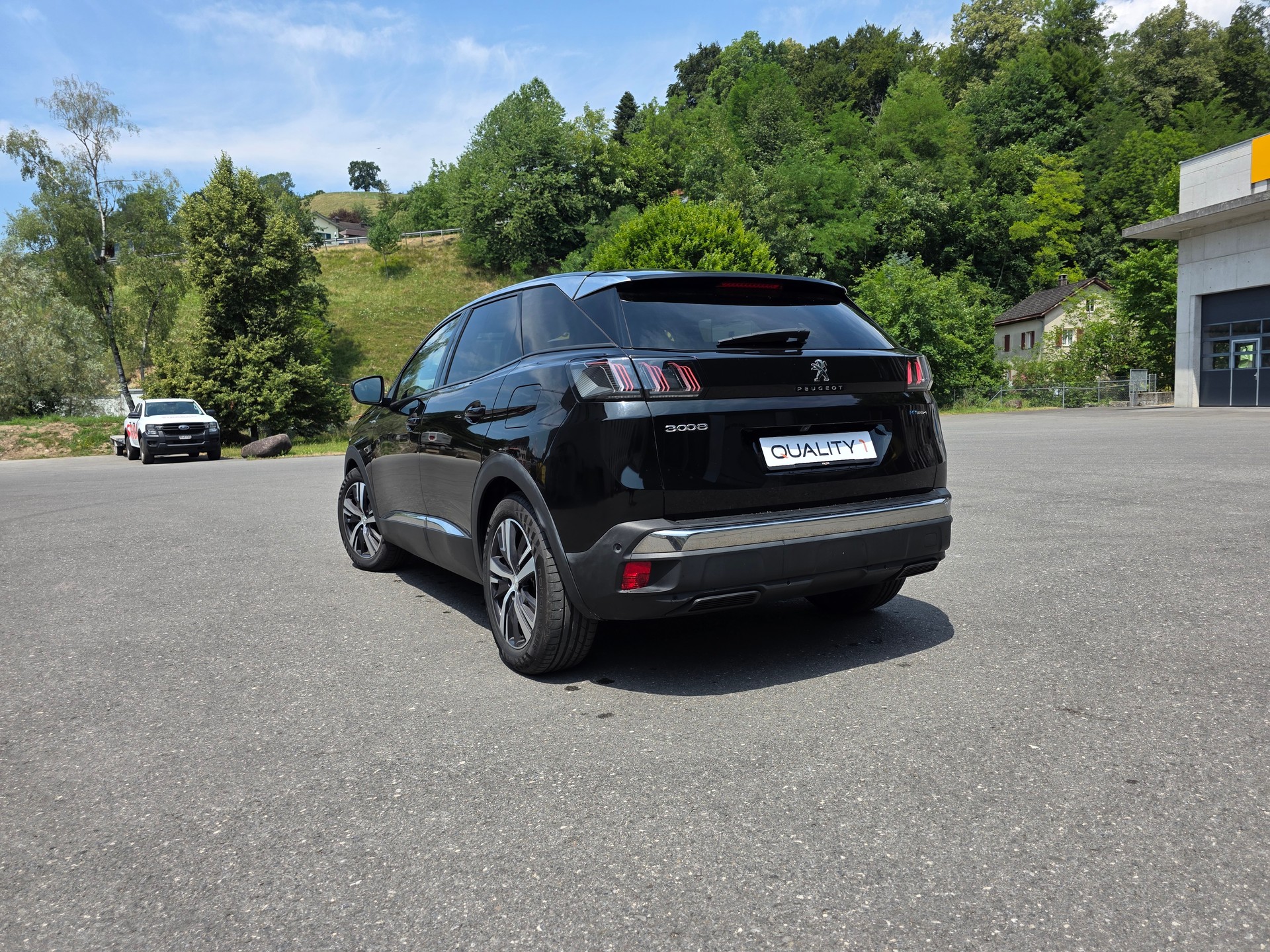 PEUGEOT 3008 300e Hybrid4 Allure Pack EAT8-image-17