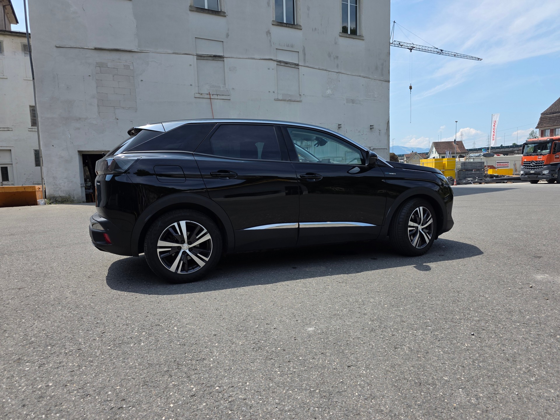 PEUGEOT 3008 300e Hybrid4 Allure Pack EAT8-image-11