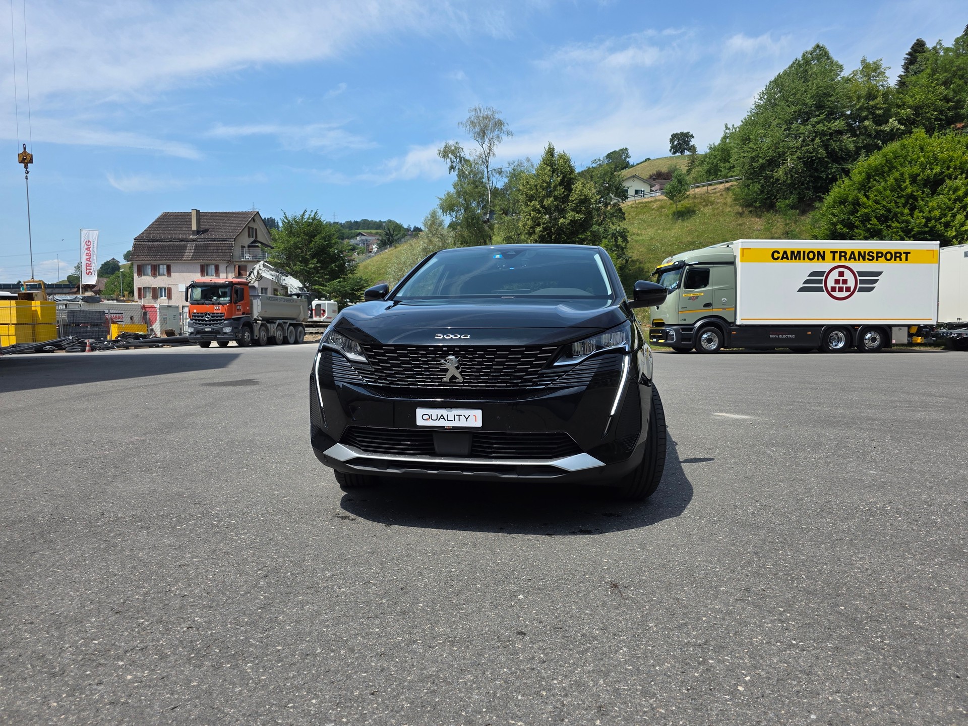PEUGEOT 3008 300e Hybrid4 Allure Pack EAT8-image-2