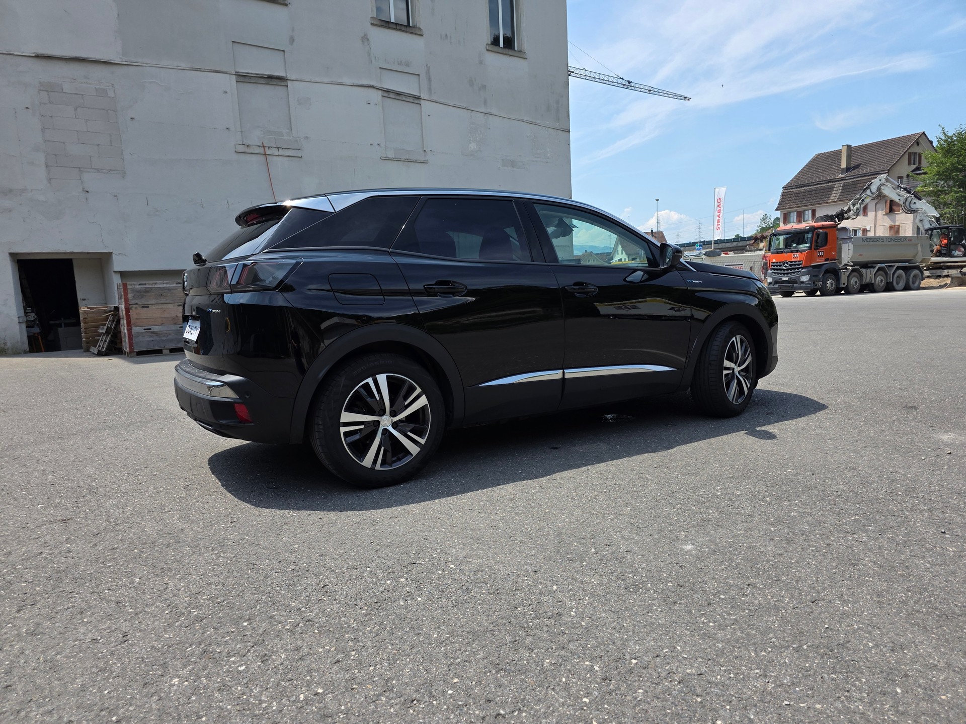 PEUGEOT 3008 300e Hybrid4 Allure Pack EAT8-image-13