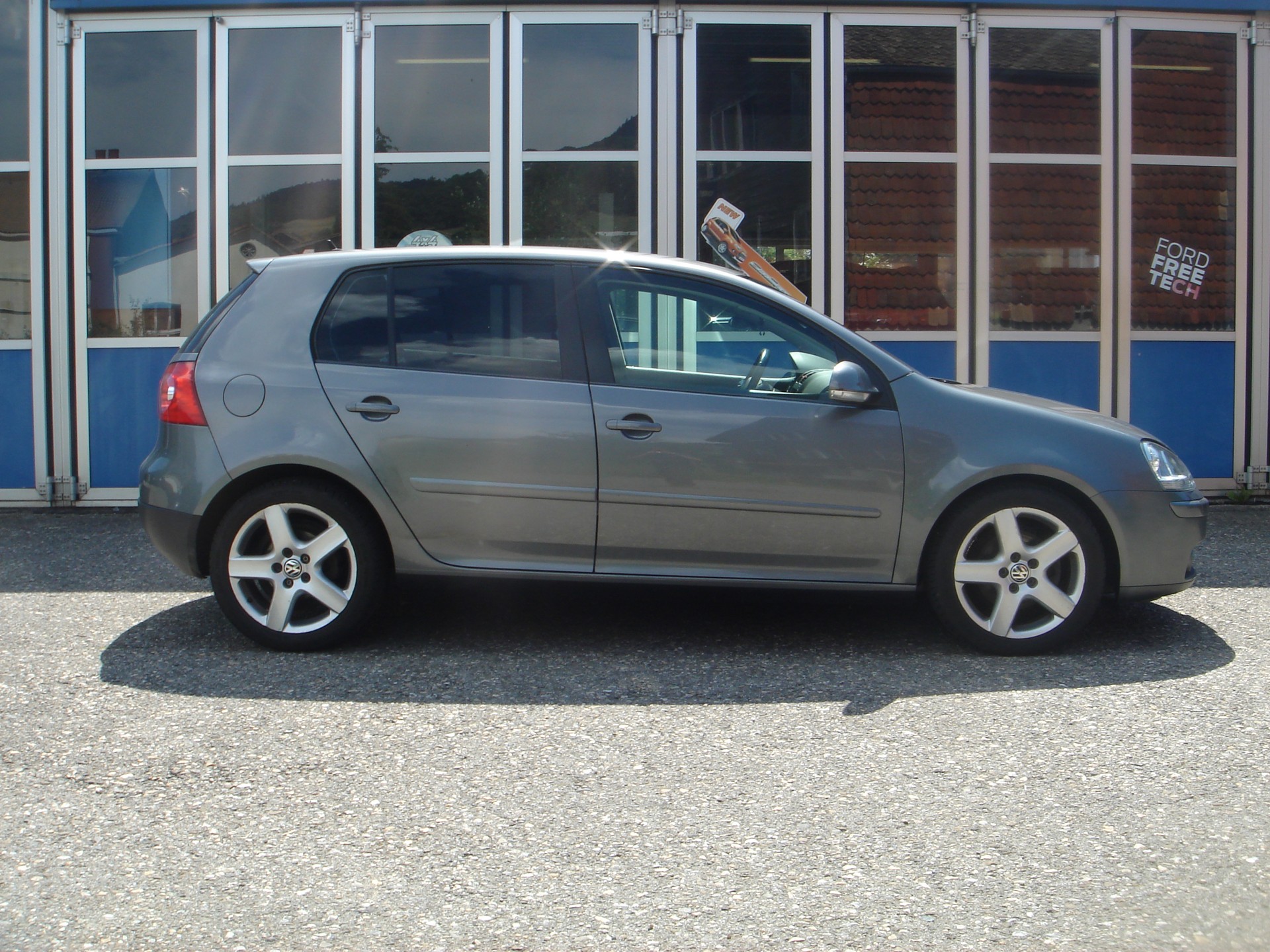 VW Golf 2.0 FSI Comfortline 4Motion-image-5