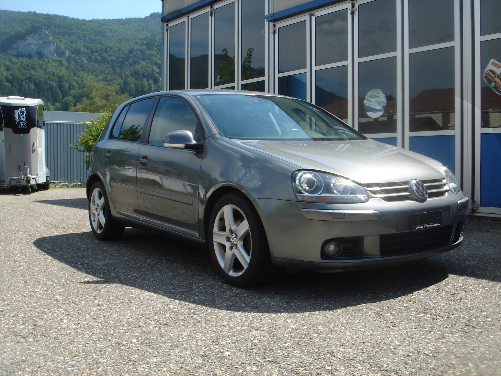 VW Golf 2.0 FSI Comfortline 4Motion-image-1