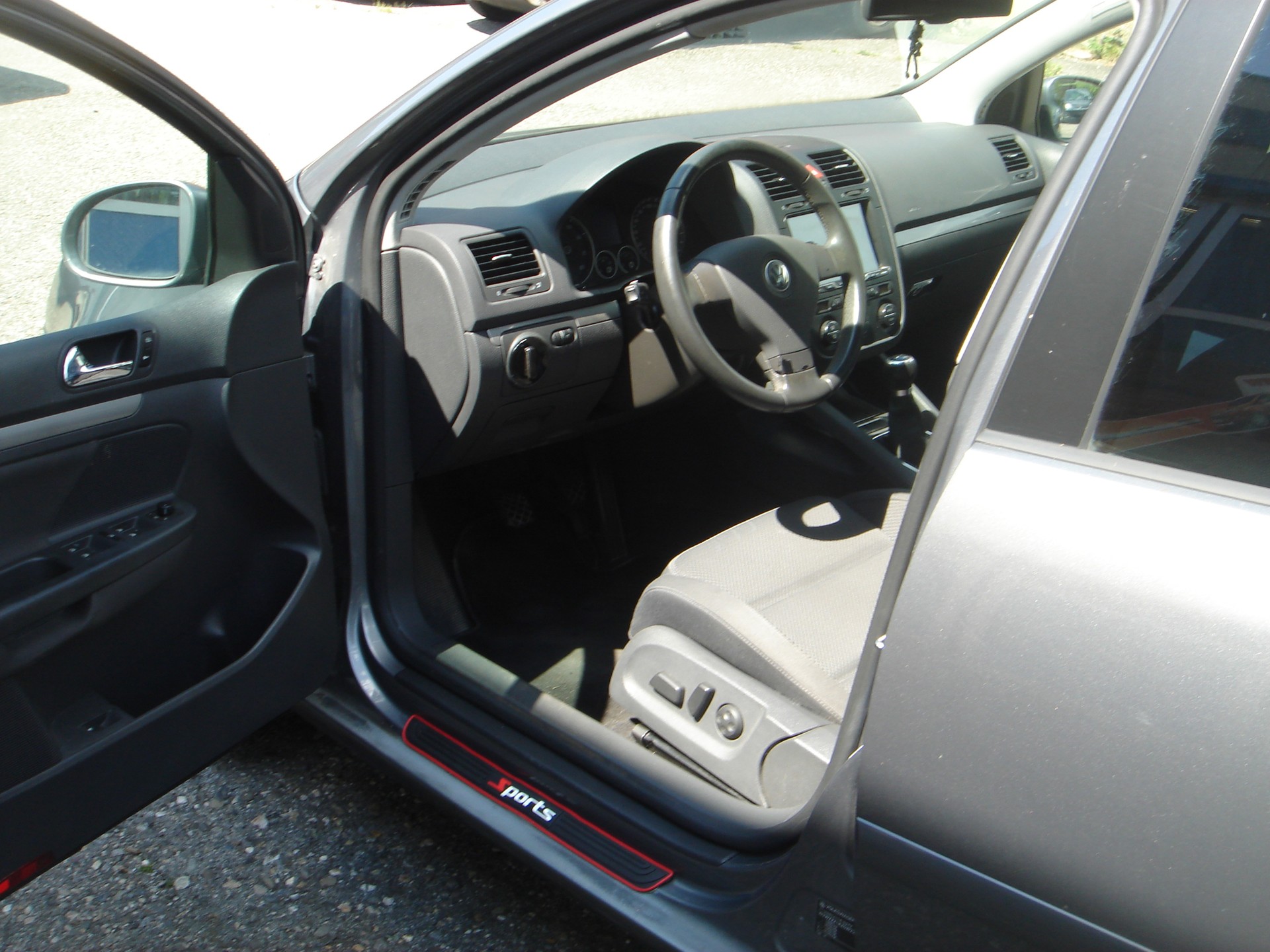 VW Golf 2.0 FSI Comfortline 4Motion-image-8