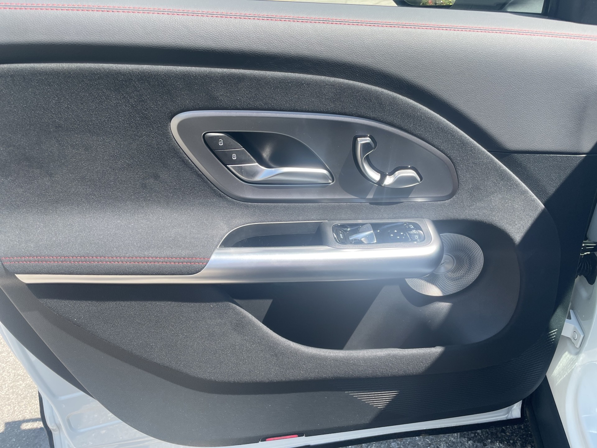 MERCEDES-BENZ GLB 220 4Matic 8G-Tronic-image-8