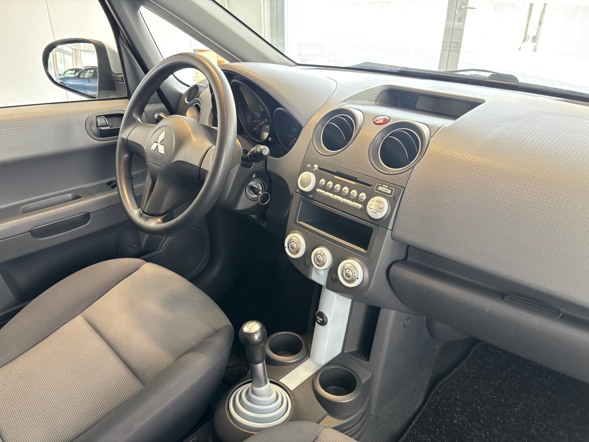 MITSUBISHI Colt 1.3 16V Inform-image-8