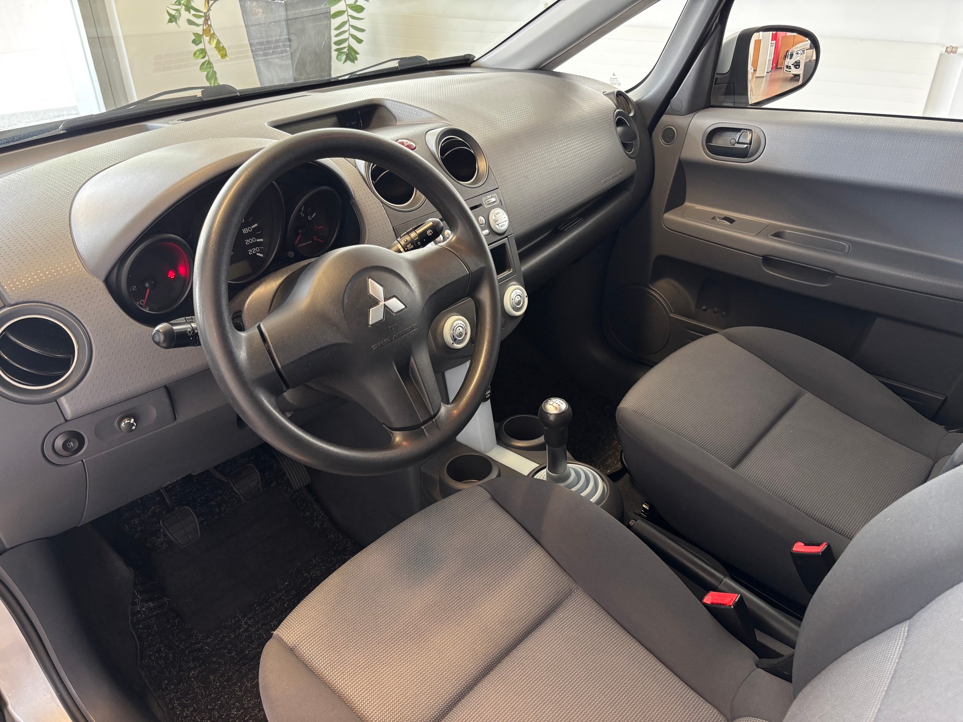MITSUBISHI Colt 1.3 16V Inform-image-4