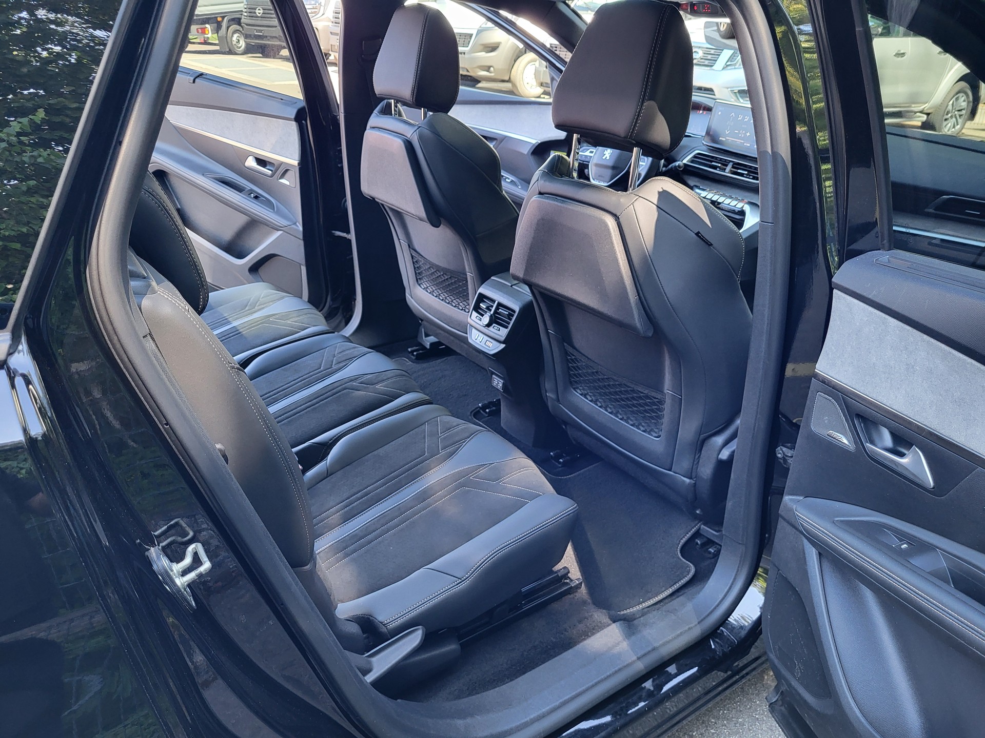 PEUGEOT 5008 1.6PureTech GT Pack EAT8-image-10