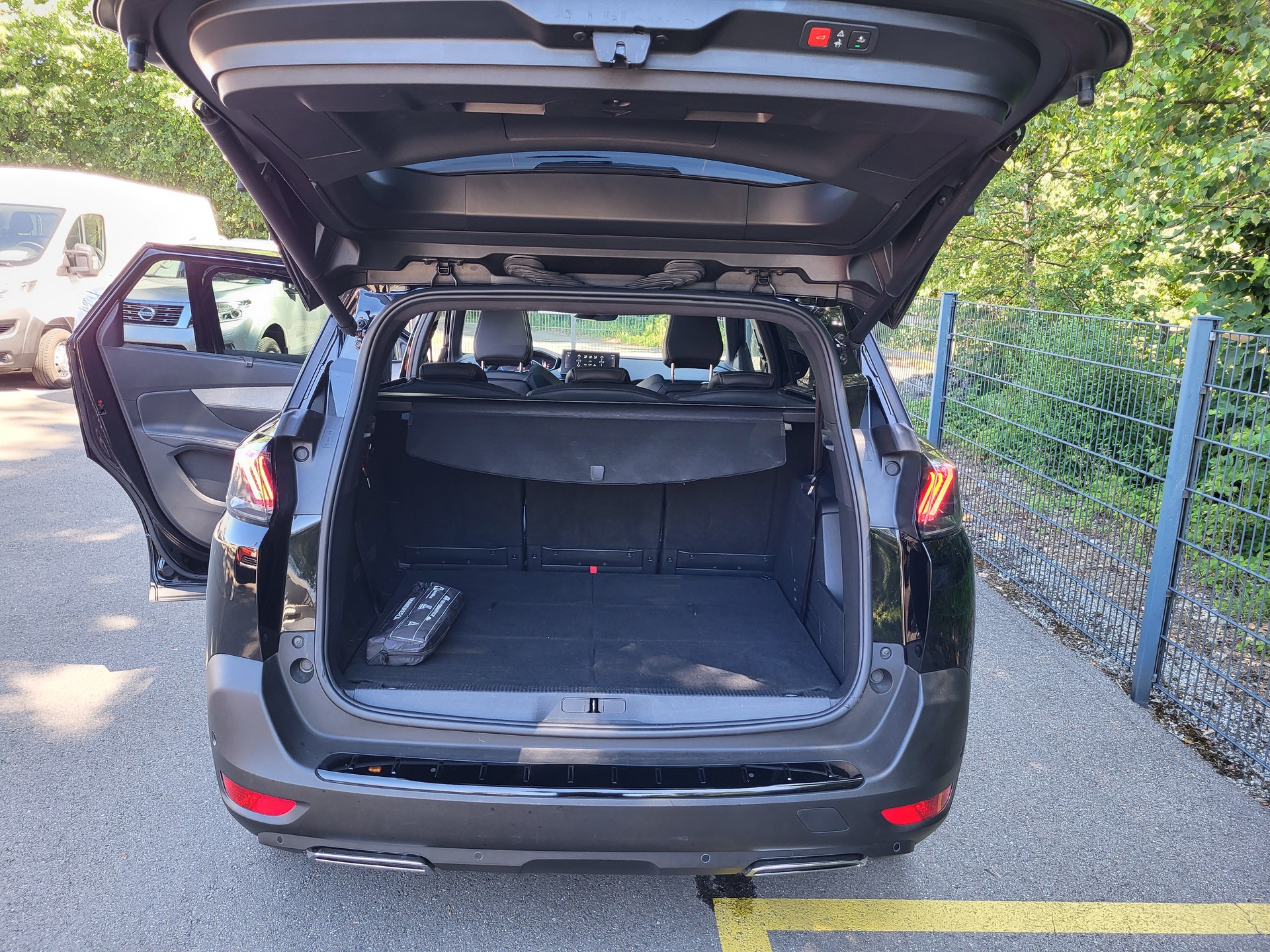 PEUGEOT 5008 1.6PureTech GT Pack EAT8-image-8