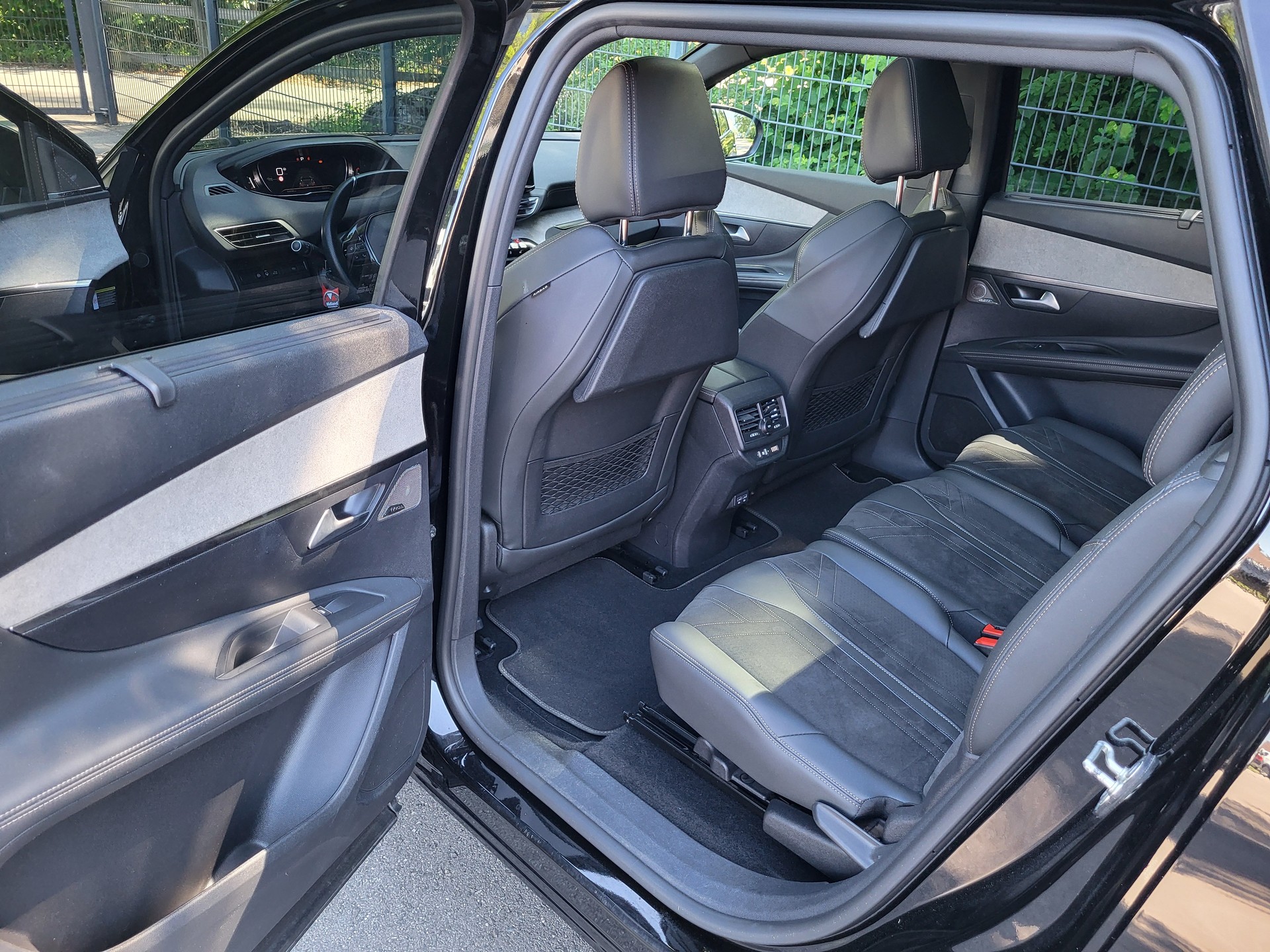PEUGEOT 5008 1.6PureTech GT Pack EAT8-image-5