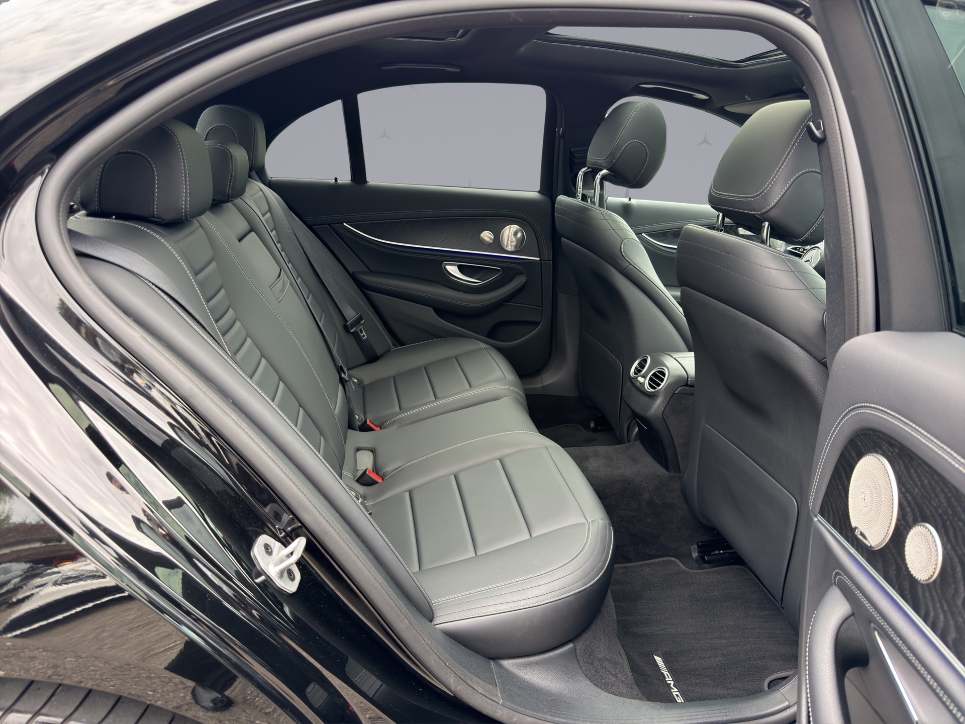 MERCEDES-BENZ E 220 d AMG Line 4matic-image-16