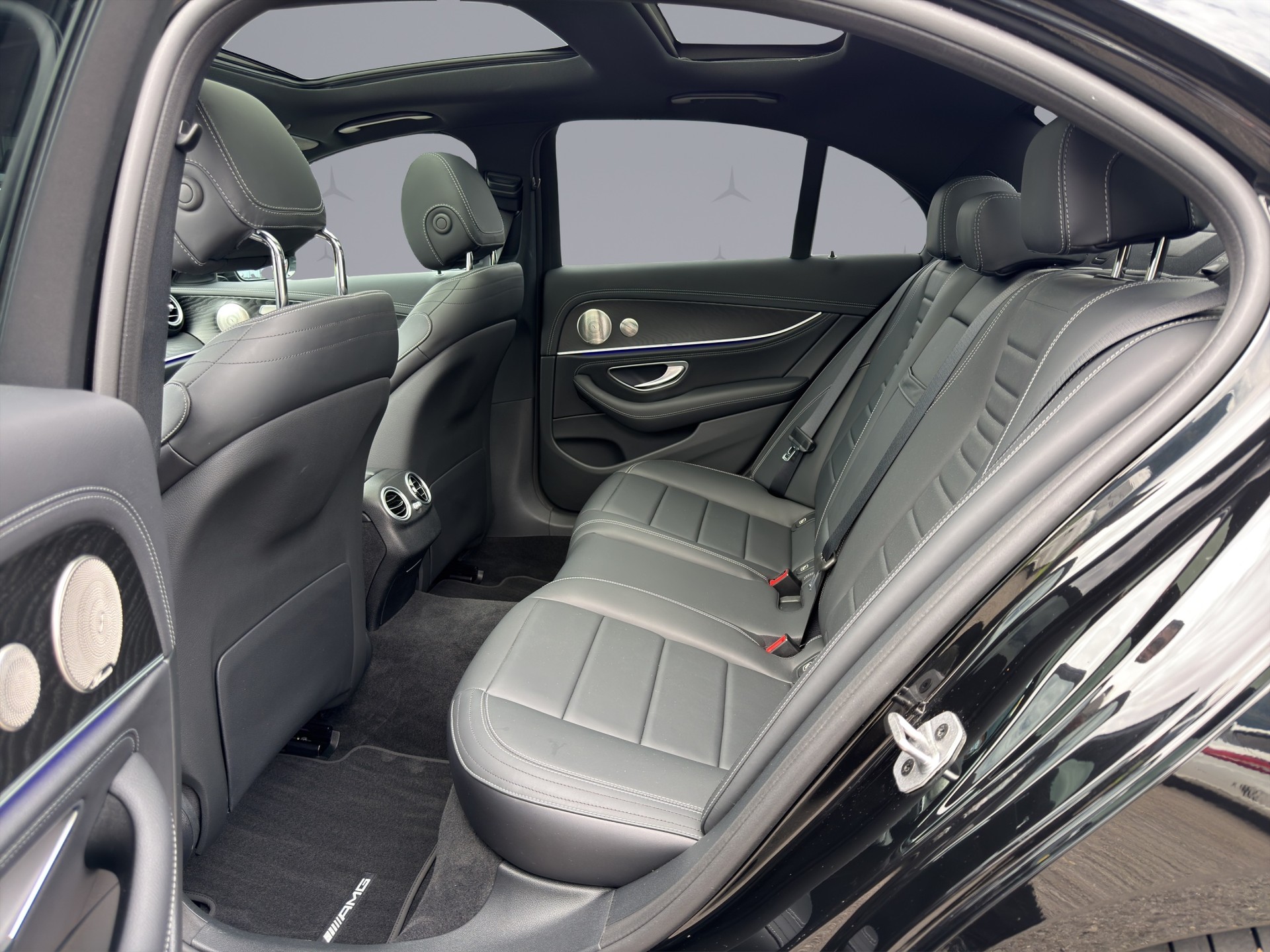 MERCEDES-BENZ E 220 d AMG Line 4matic-image-9