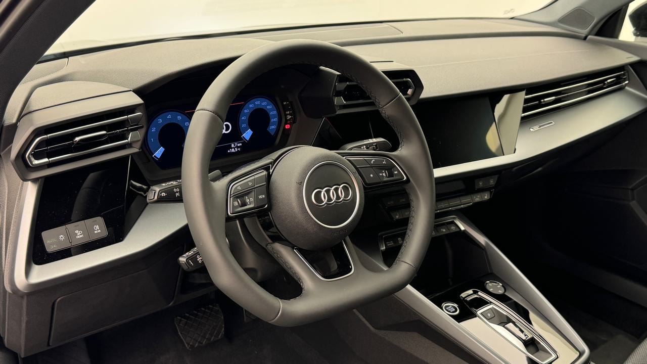 AUDI A3 Sportback TFSI 110 kW S line S tronic-image-6