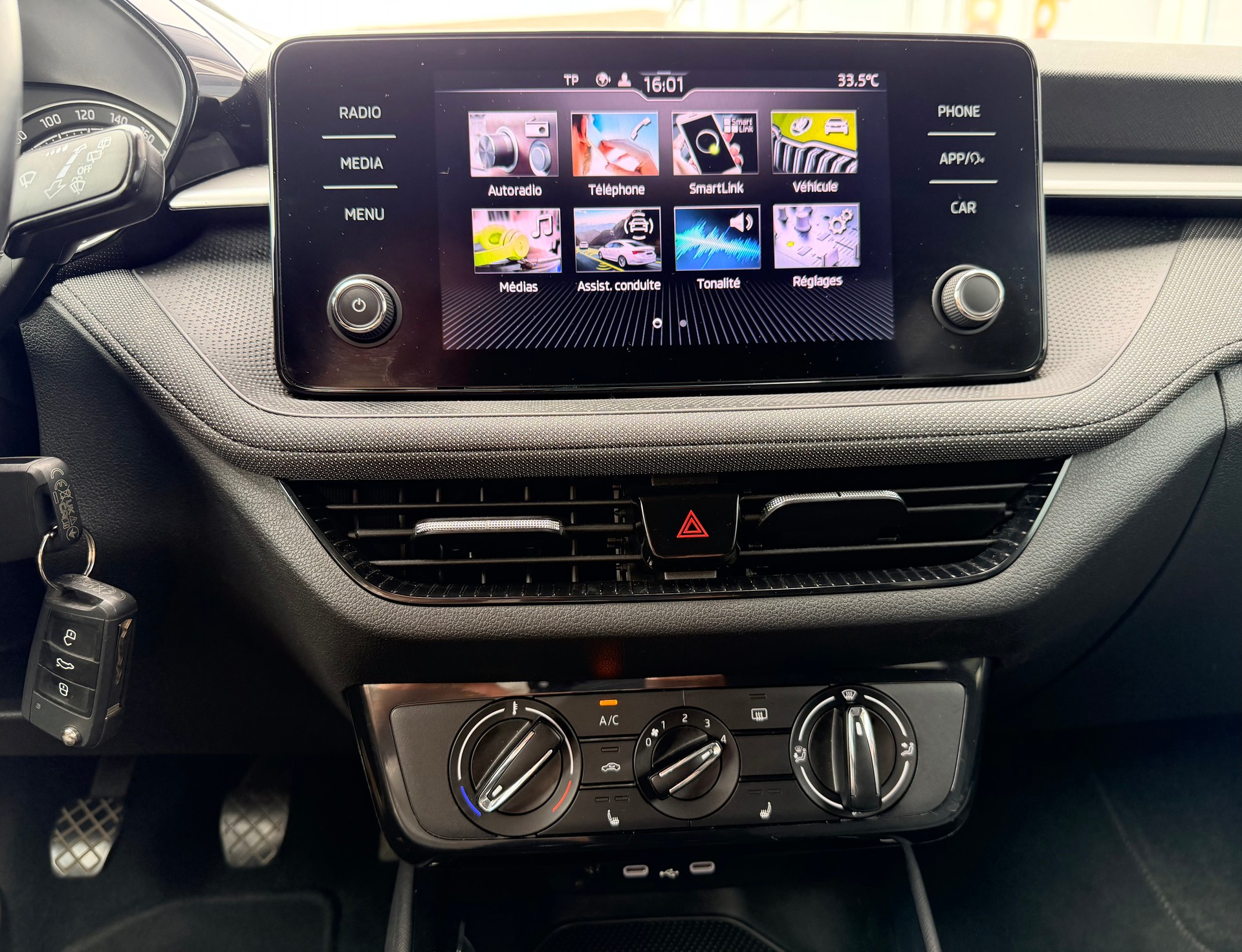 SKODA Fabia 1.0 TSI Ambition-image-18