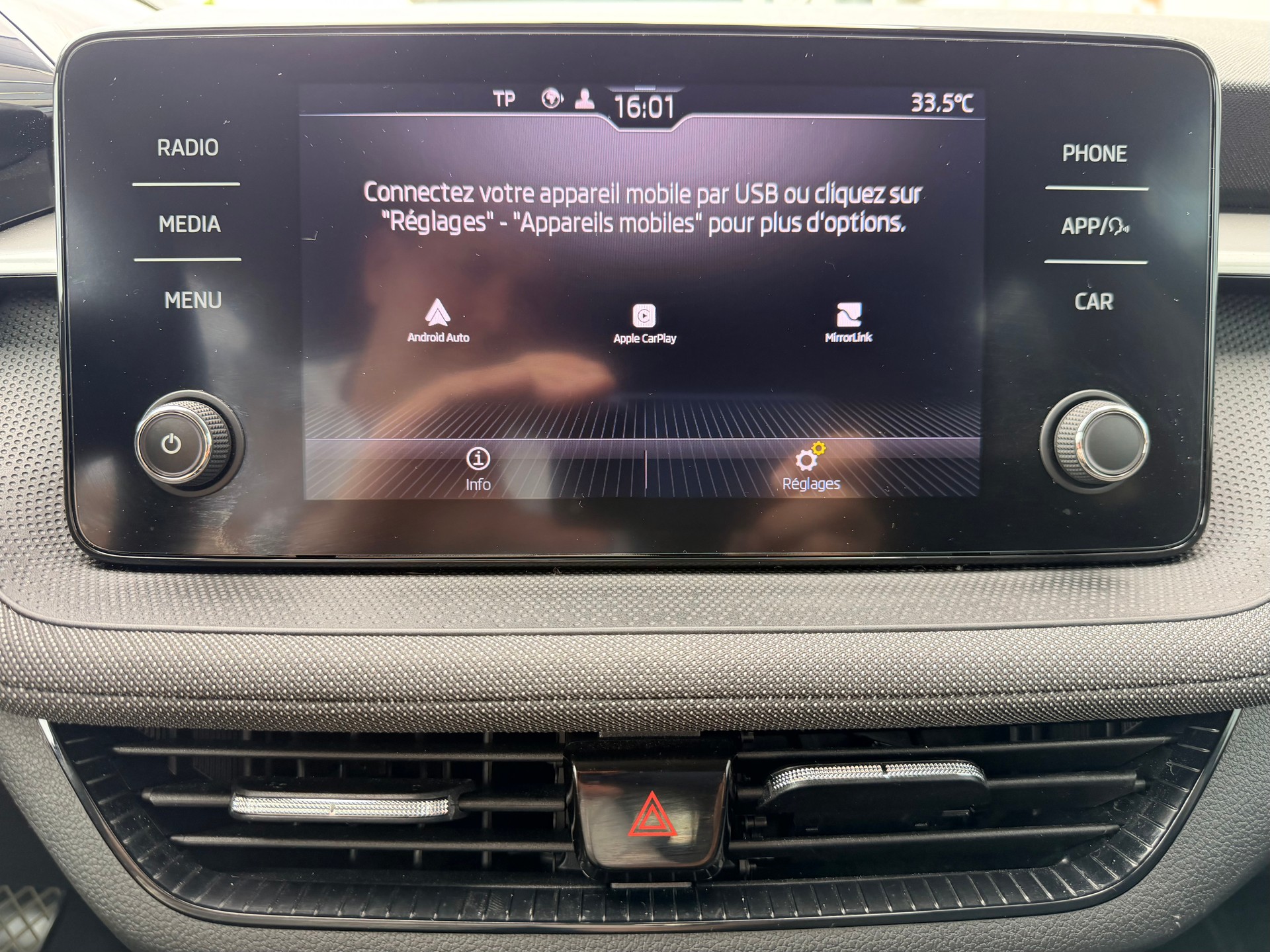 SKODA Fabia 1.0 TSI Ambition-image-19