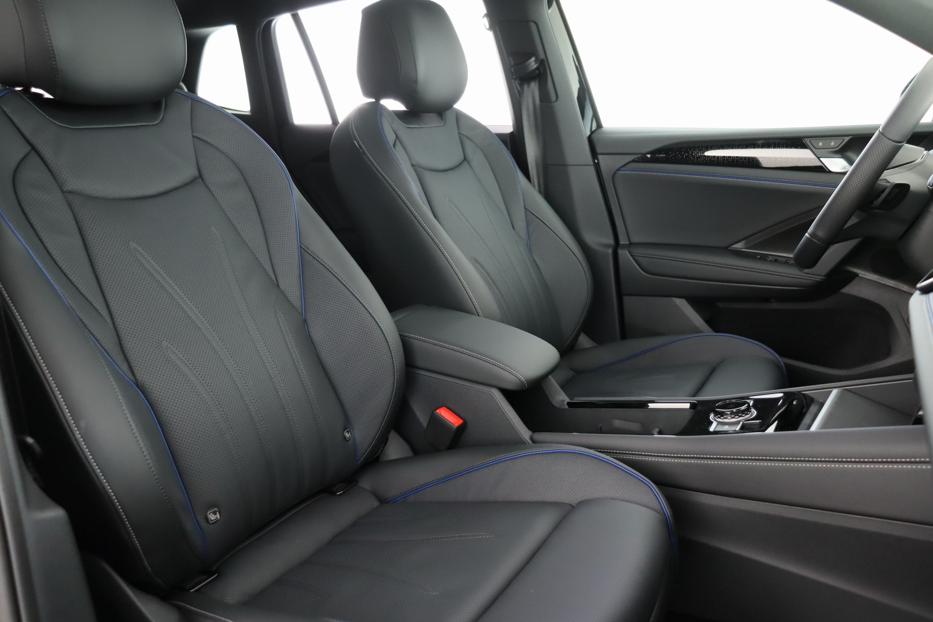 VW Tiguan 2.0 TSI DSG R-Line 4Motion-image-16
