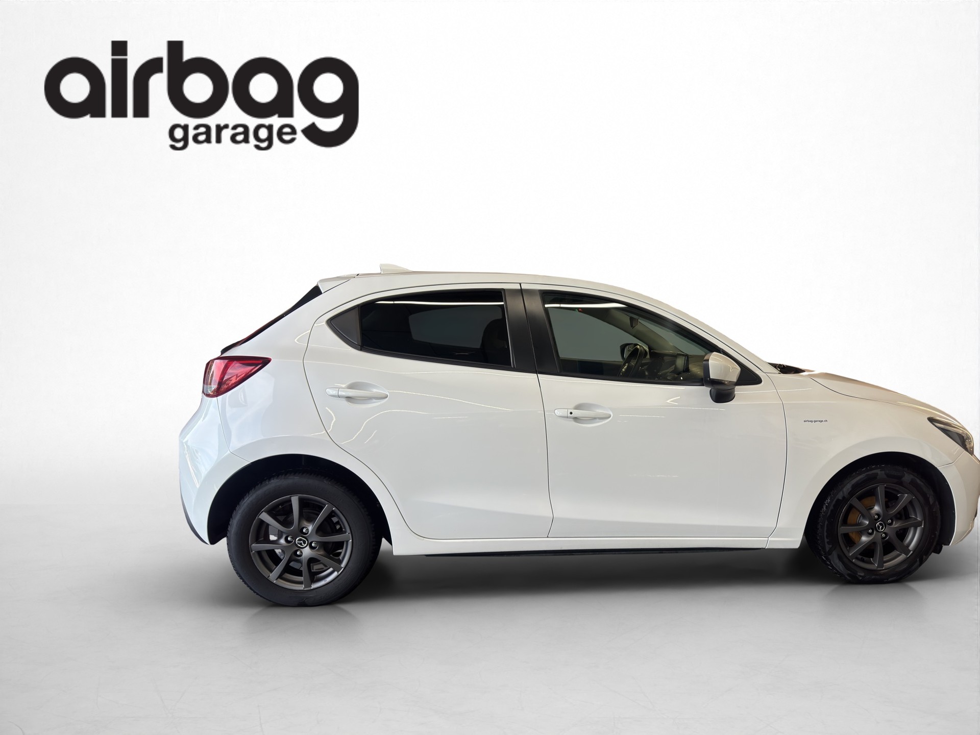 MAZDA 2 SKYACTIV-G 115 Revolution-image-5