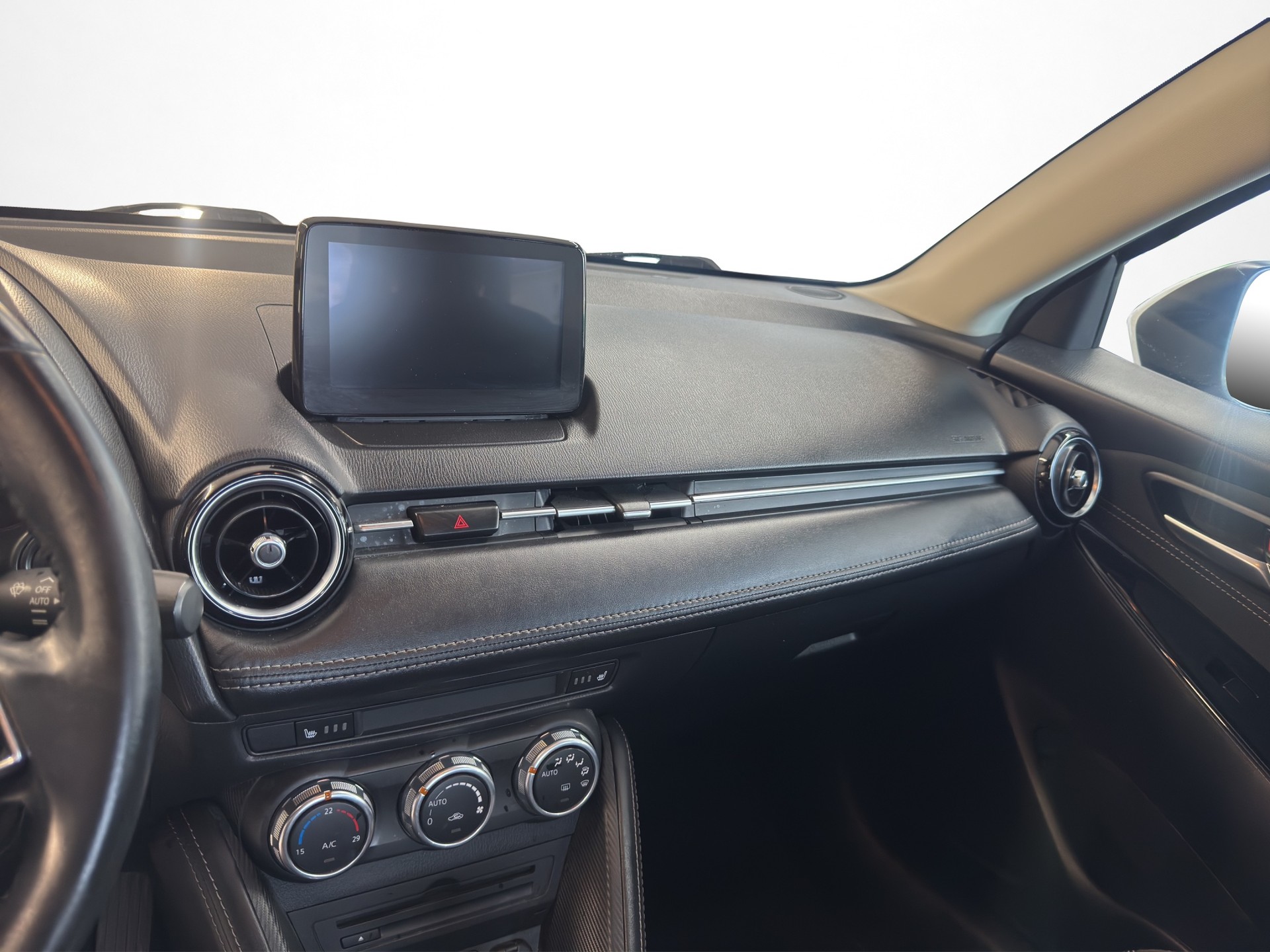 MAZDA 2 SKYACTIV-G 115 Revolution-image-7