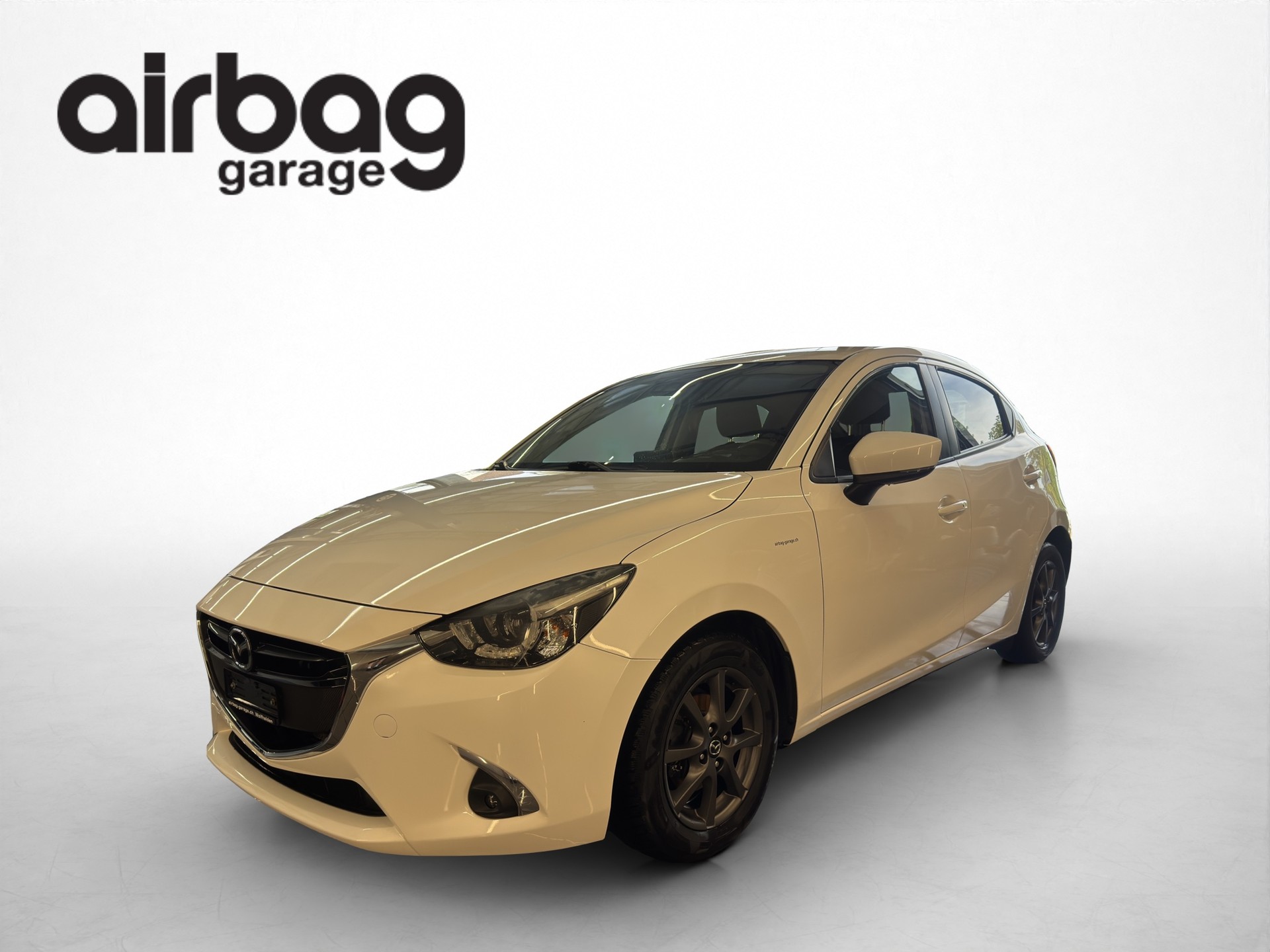 MAZDA 2 SKYACTIV-G 115 Revolution-image-2