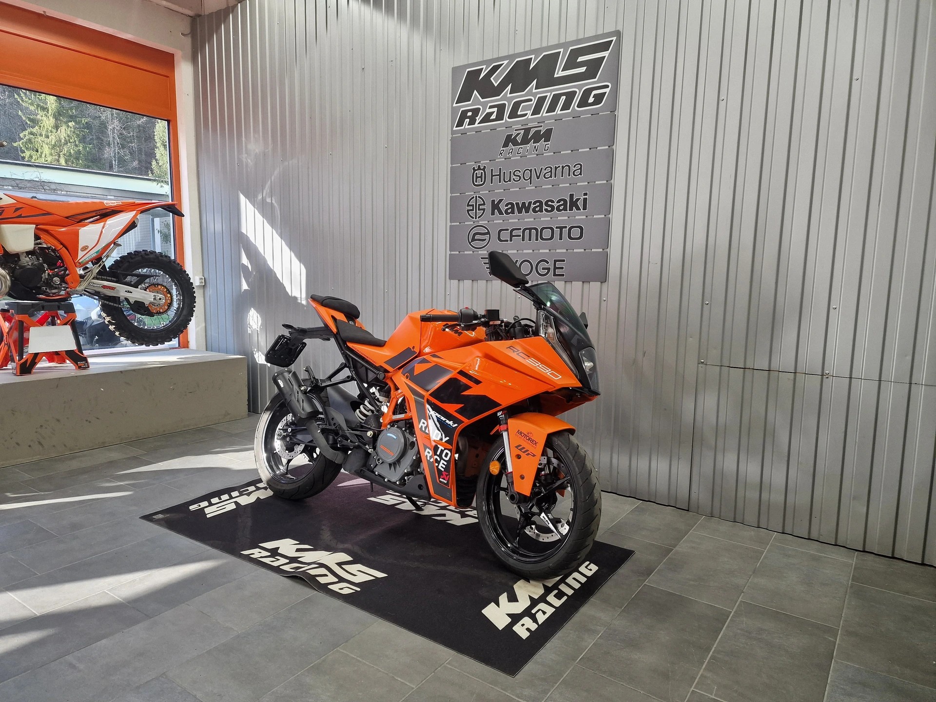 KTM RC 390-showroom-element-2