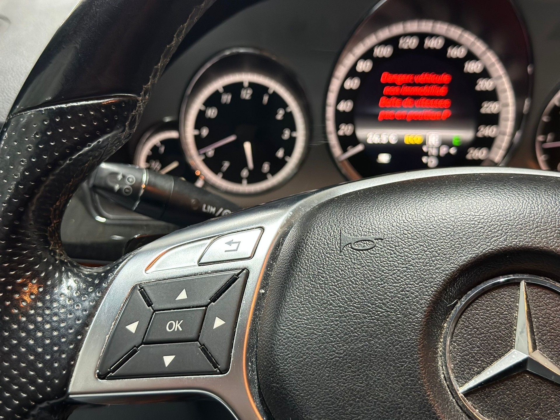 MERCEDES-BENZ E 250 CDI BlueEff. Avantgarde 4Matic 7G-Tronic-image-11