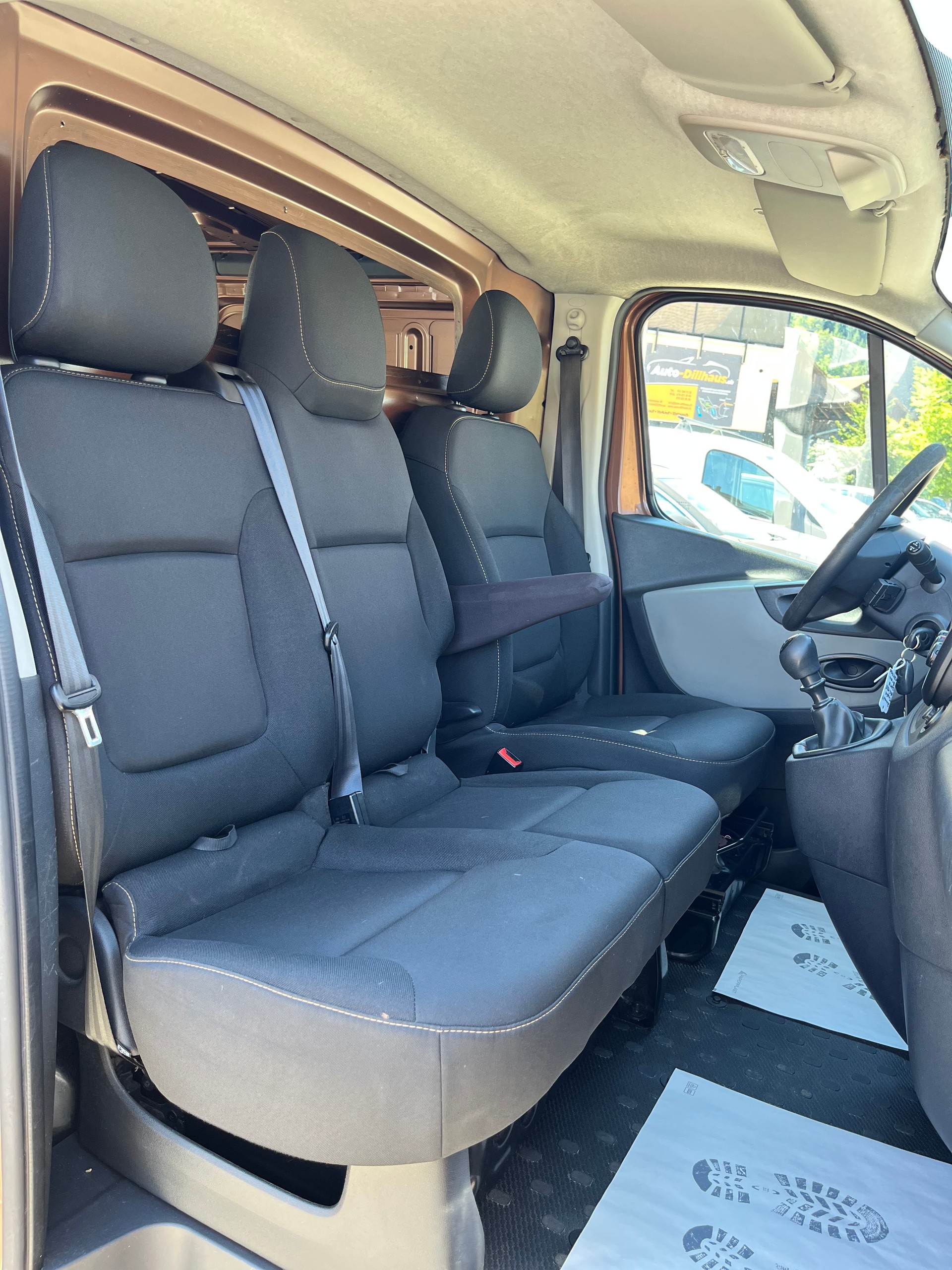 RENAULT Trafic 1.6 ENERGY TwinT. dCi125 2.9t Busin. L1H1 / Frisch ab MFK & Service / Anhängerkupplung-image-12