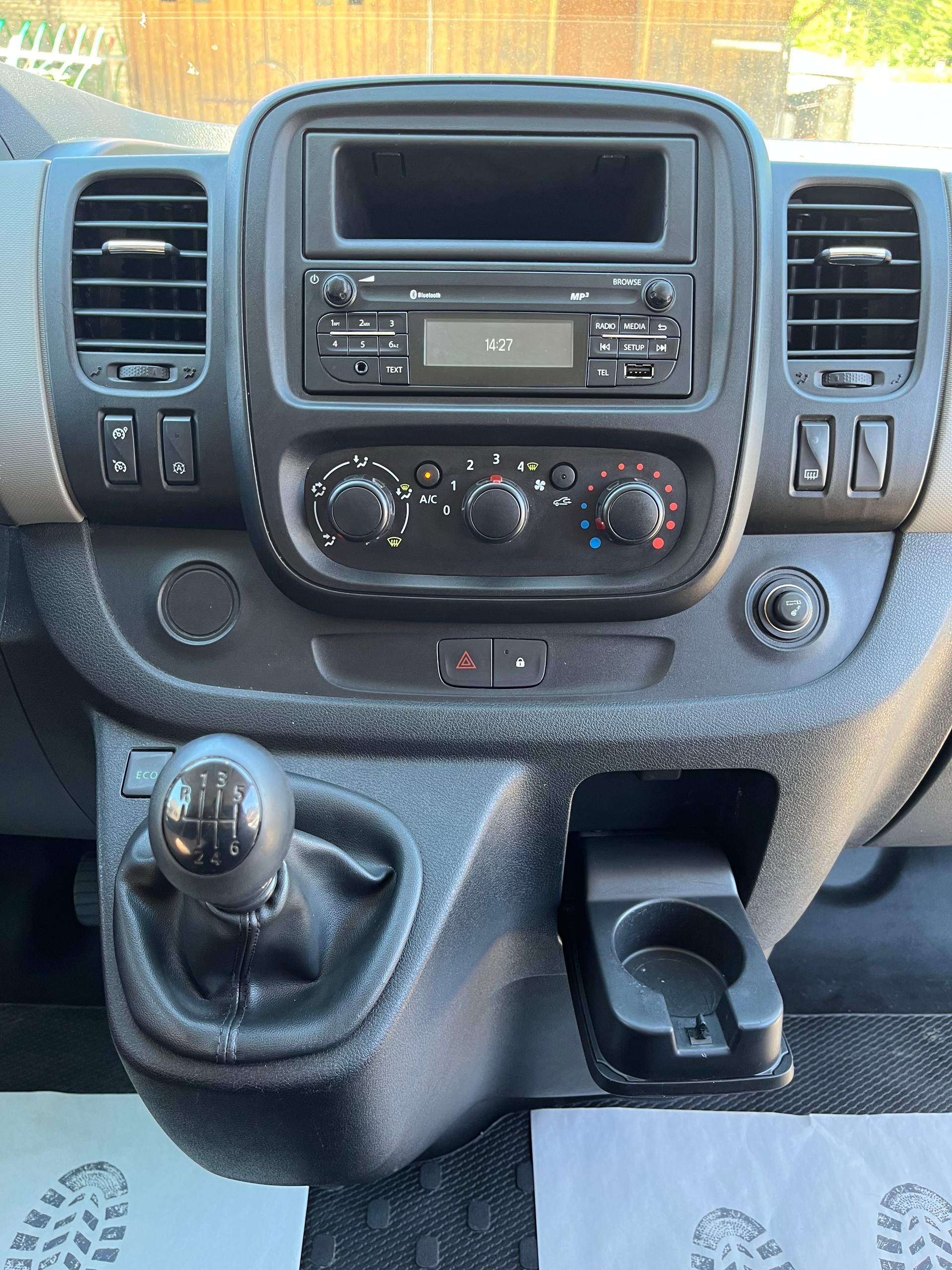 RENAULT Trafic 1.6 ENERGY TwinT. dCi125 2.9t Busin. L1H1 / Frisch ab MFK & Service / Anhängerkupplung-image-9