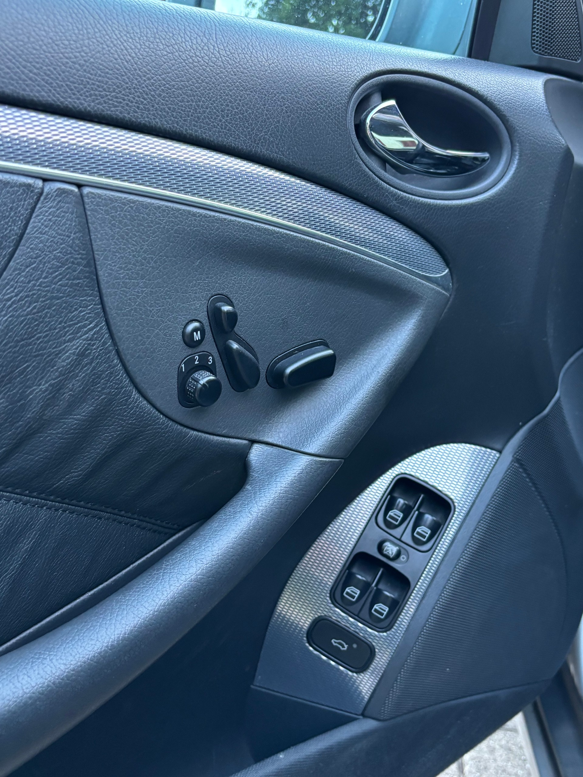 MERCEDES-BENZ CLK 320 Elégance Automatic-image-8