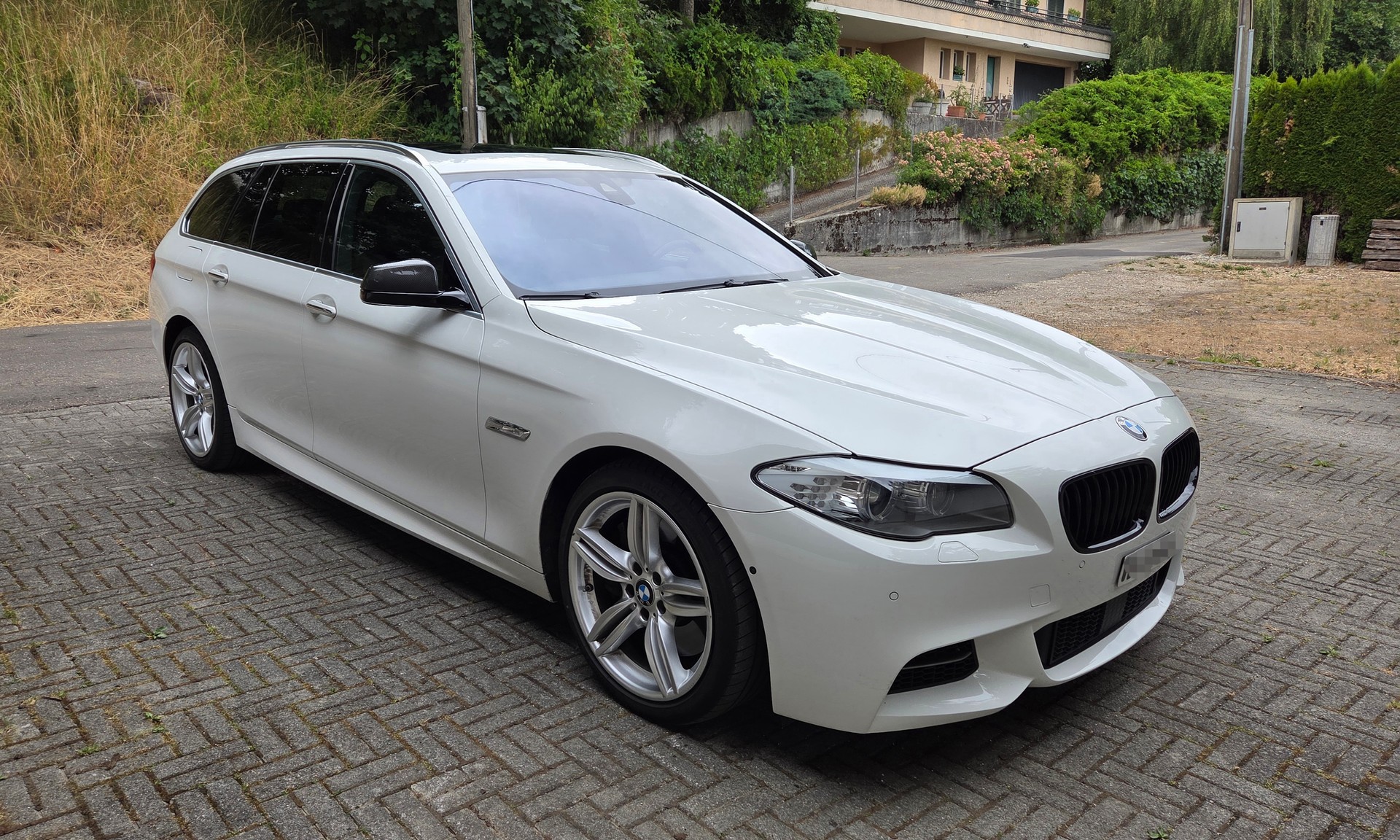 BMW BMW M550d xDrive Steptronic-image-2