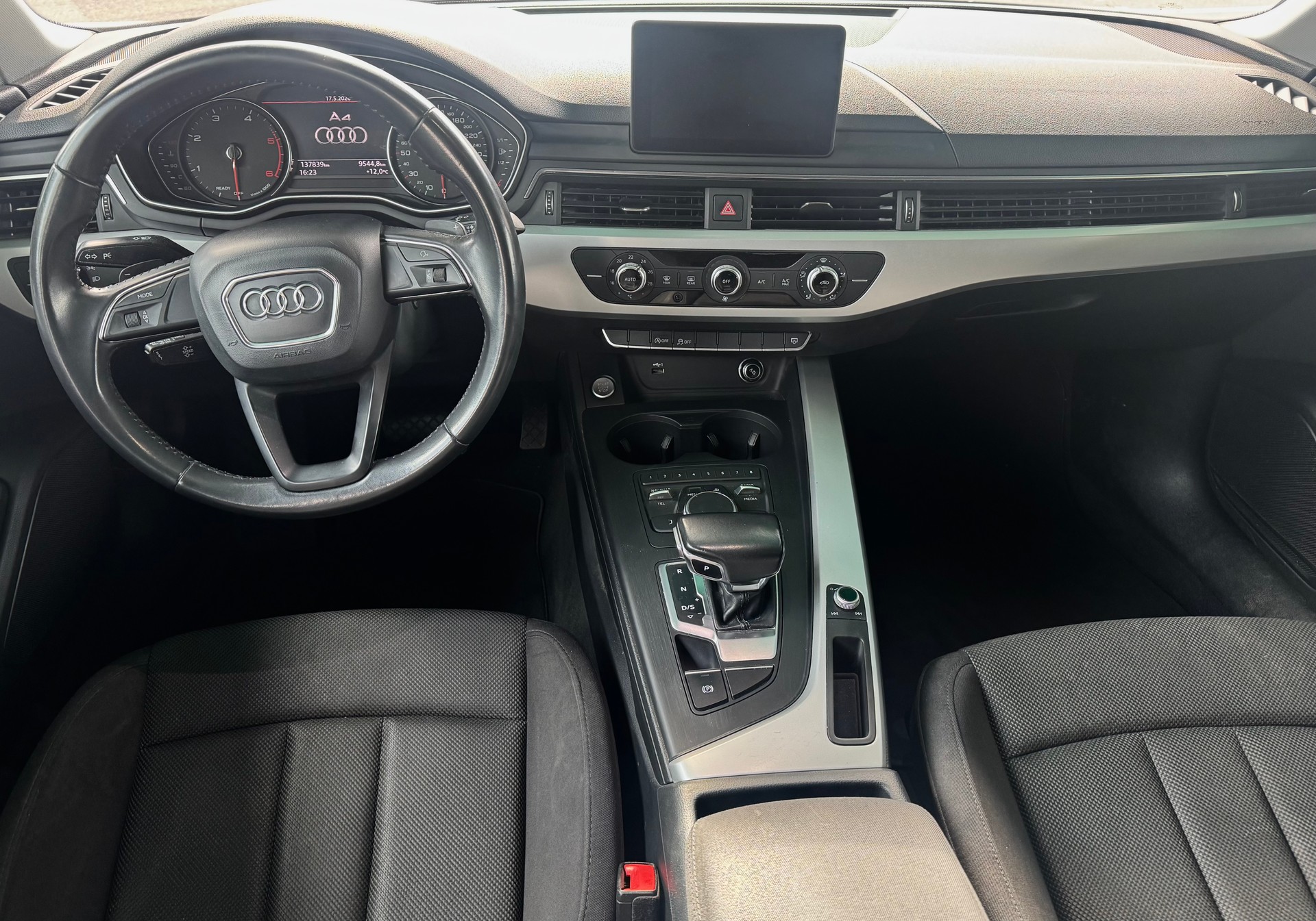 AUDI 2.0 TDI 150 Design S-Tronic-image-4
