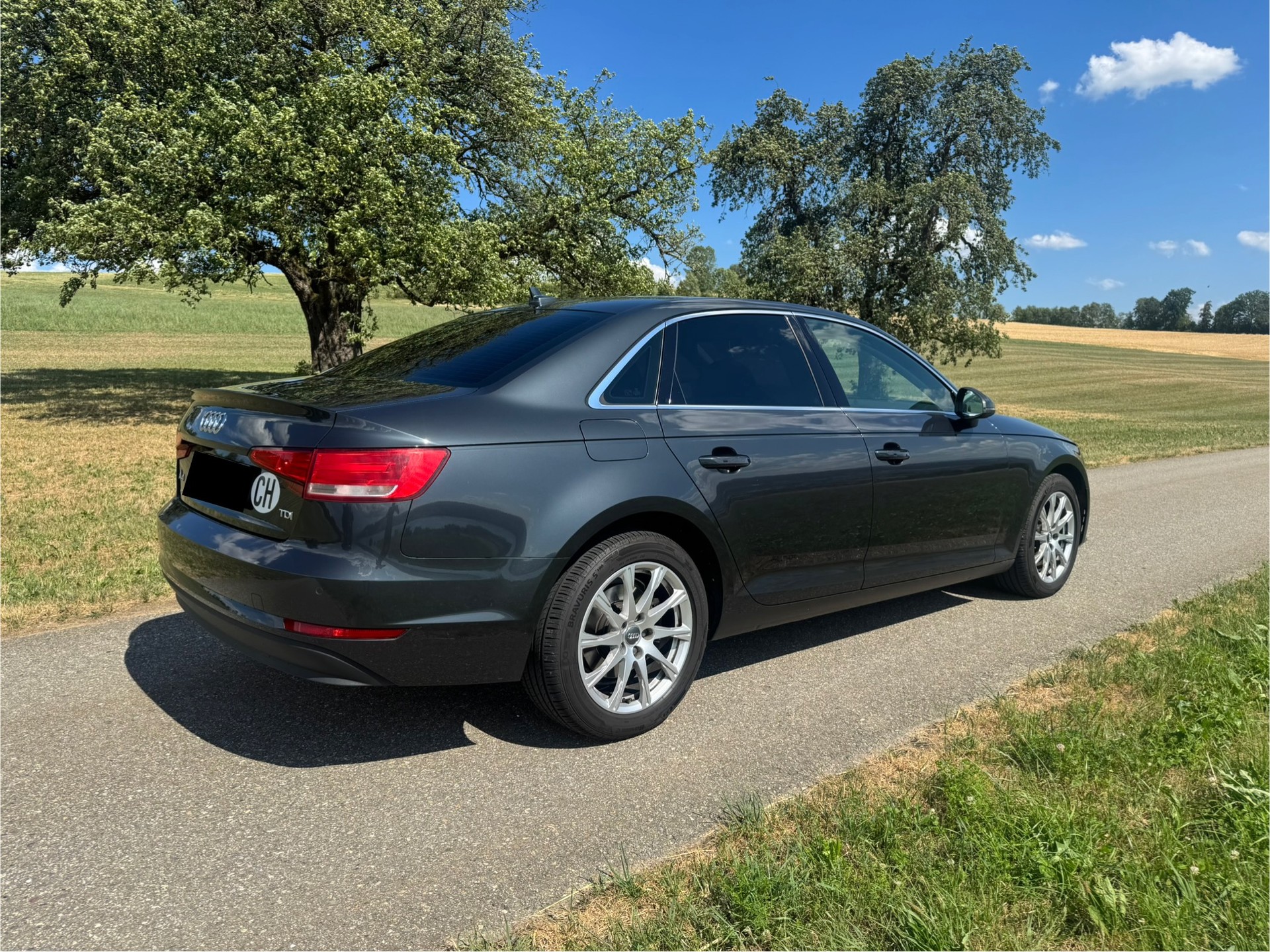 AUDI 2.0 TDI 150 Design S-Tronic-image-2