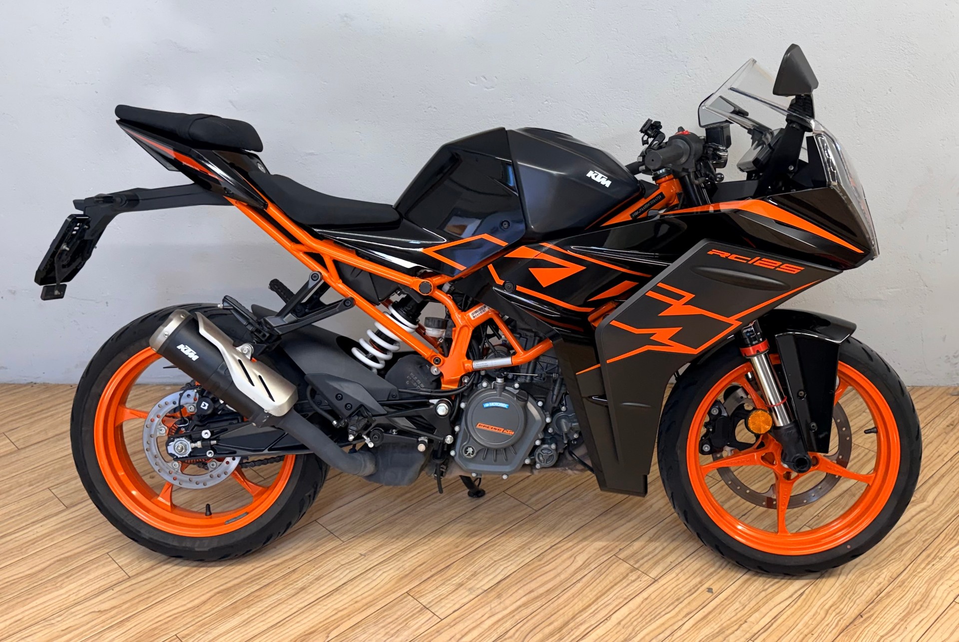 KTM RC 125-showroom-element-1